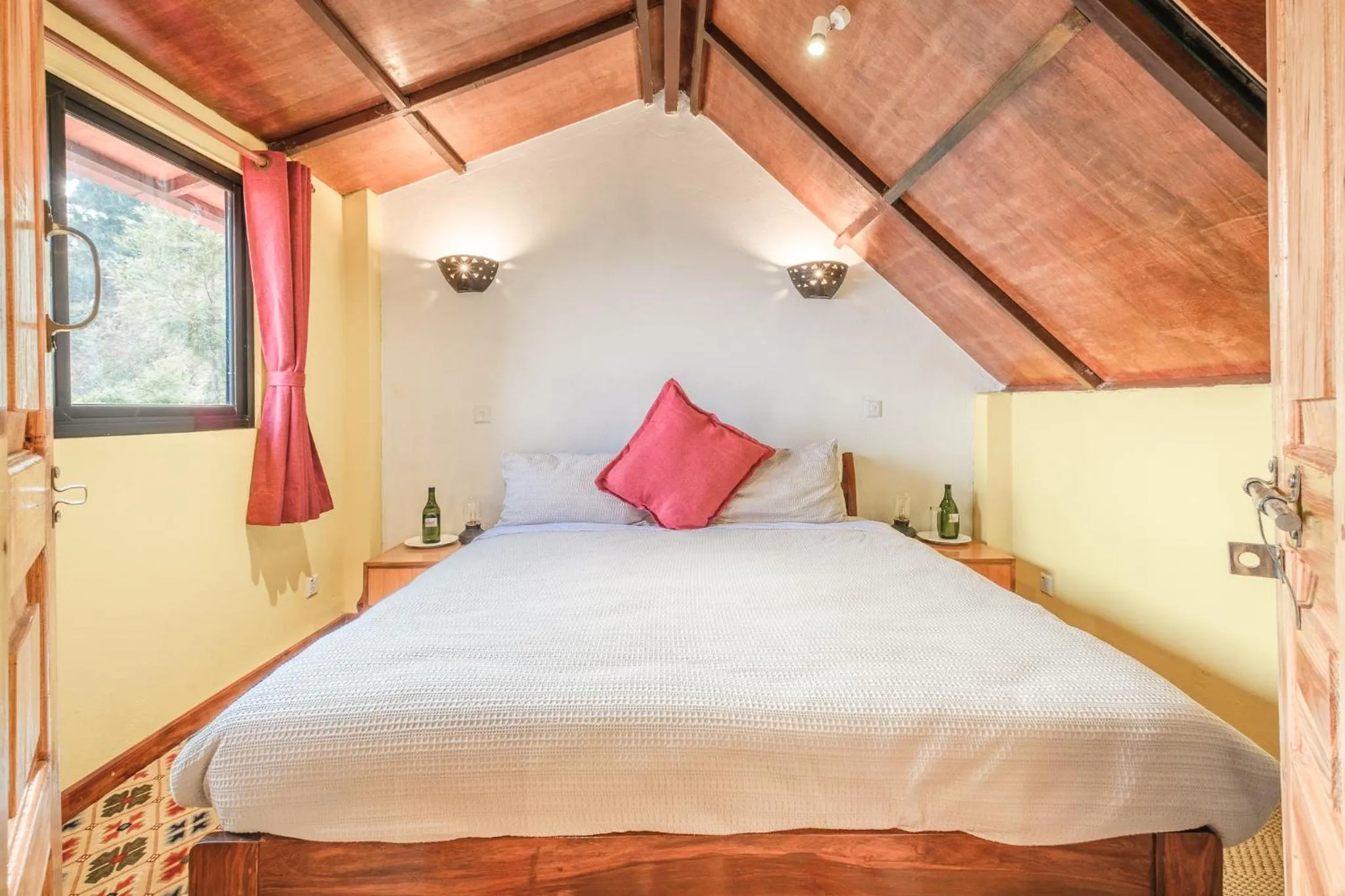Bedroom, Bed in Shivapuri Heights Cottage