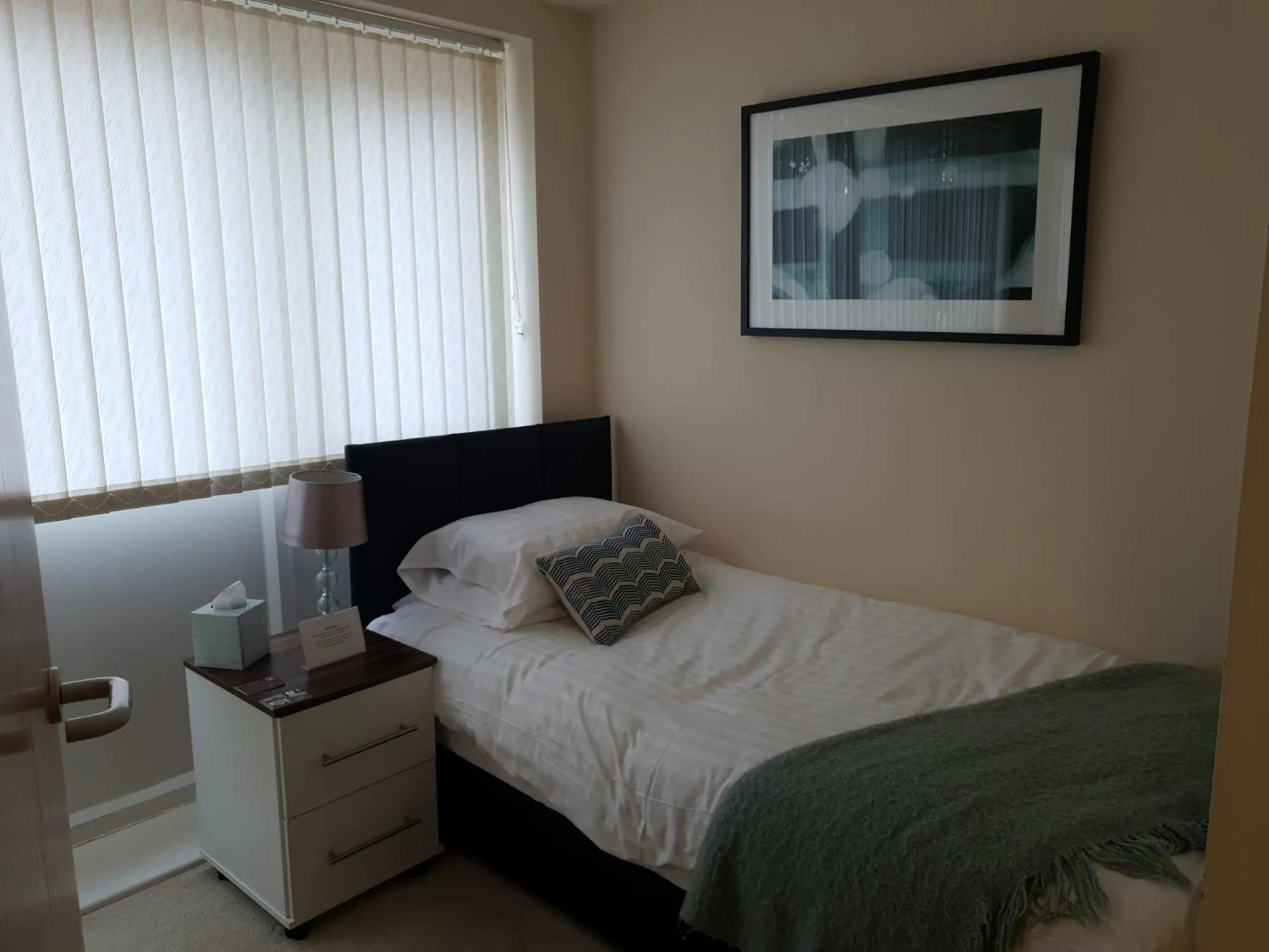 The Sawmills, Carlisle - Spacious 4 Bedroom Family House - Free WiFi - & Parking - Walk to Carlisle Castle