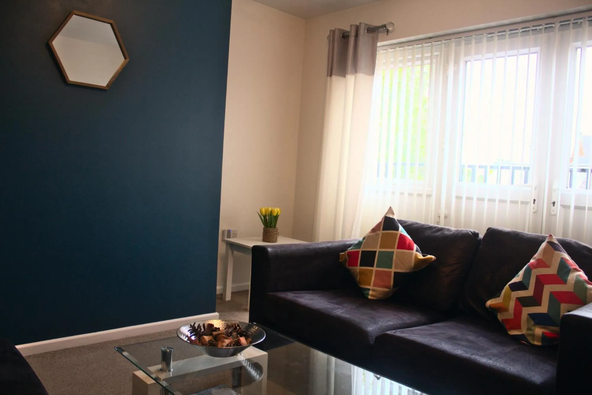 The Sawmills, Carlisle - Spacious 4 Bedroom Family House - Free WiFi - & Parking - Walk to Carlisle Castle