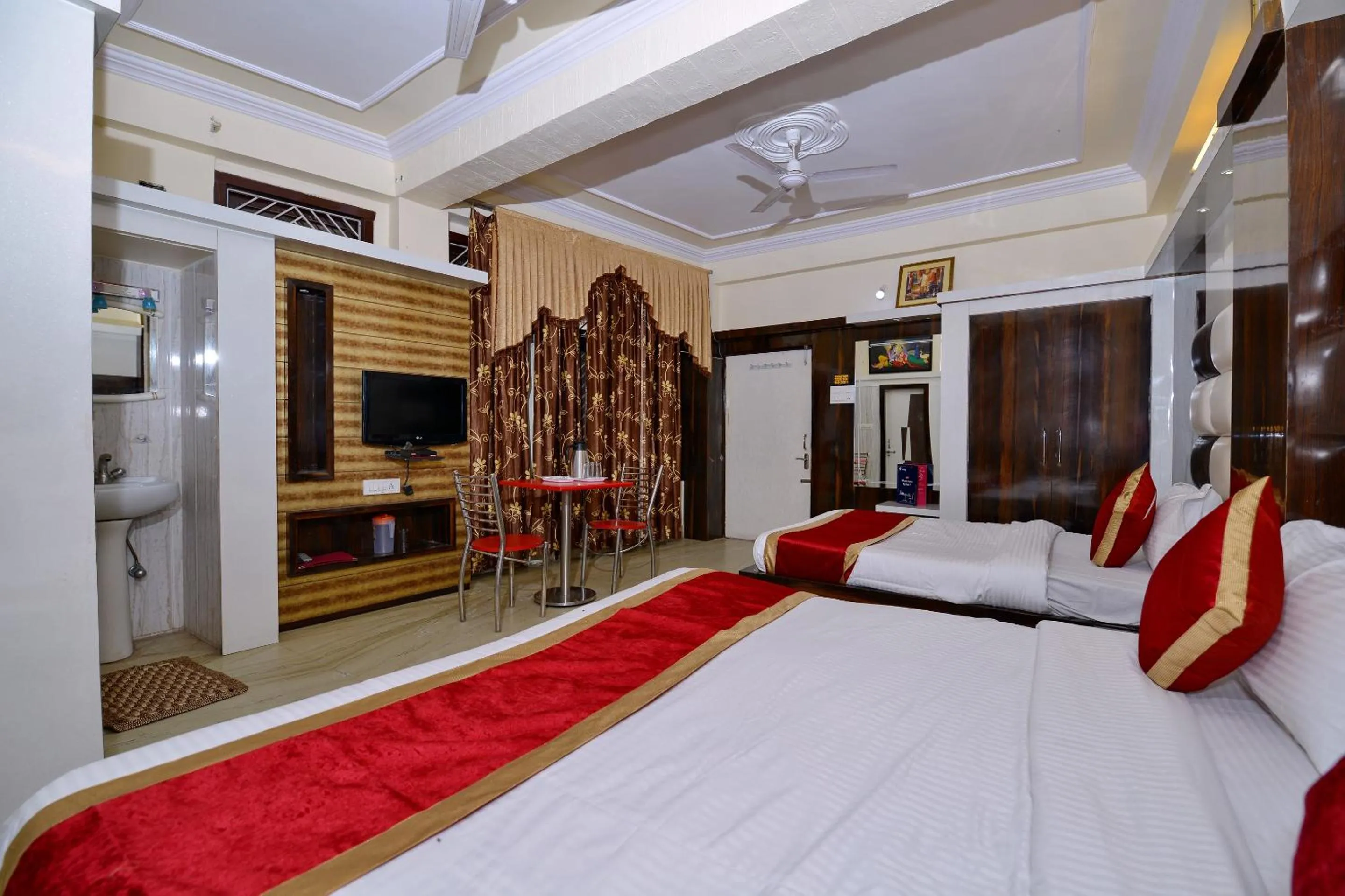 Bedroom, Bed in Super Hotel O Ganpati Plaza Ajmer