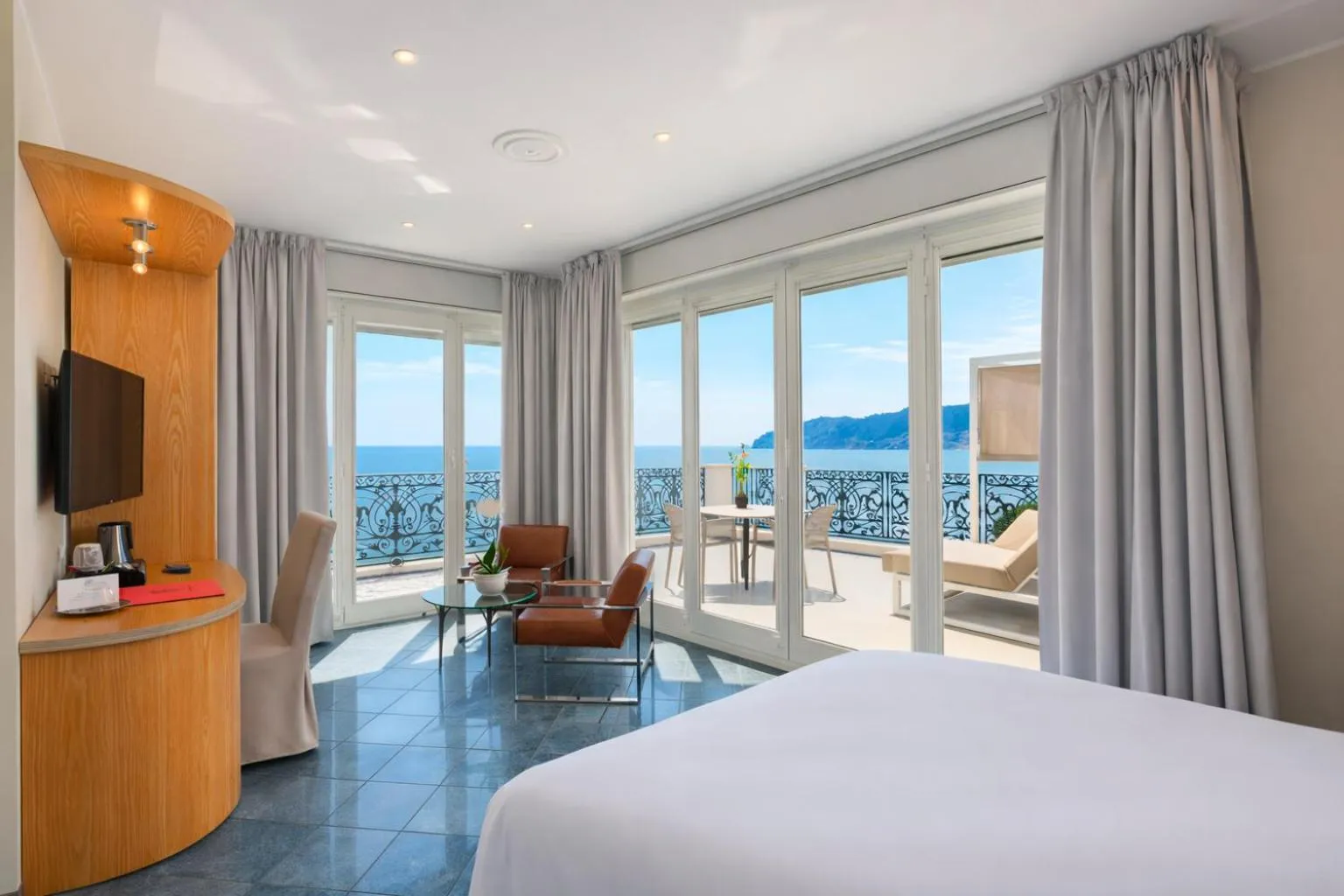 Bed in LVG Hotel Collection - Grand Hotel Mediterranee