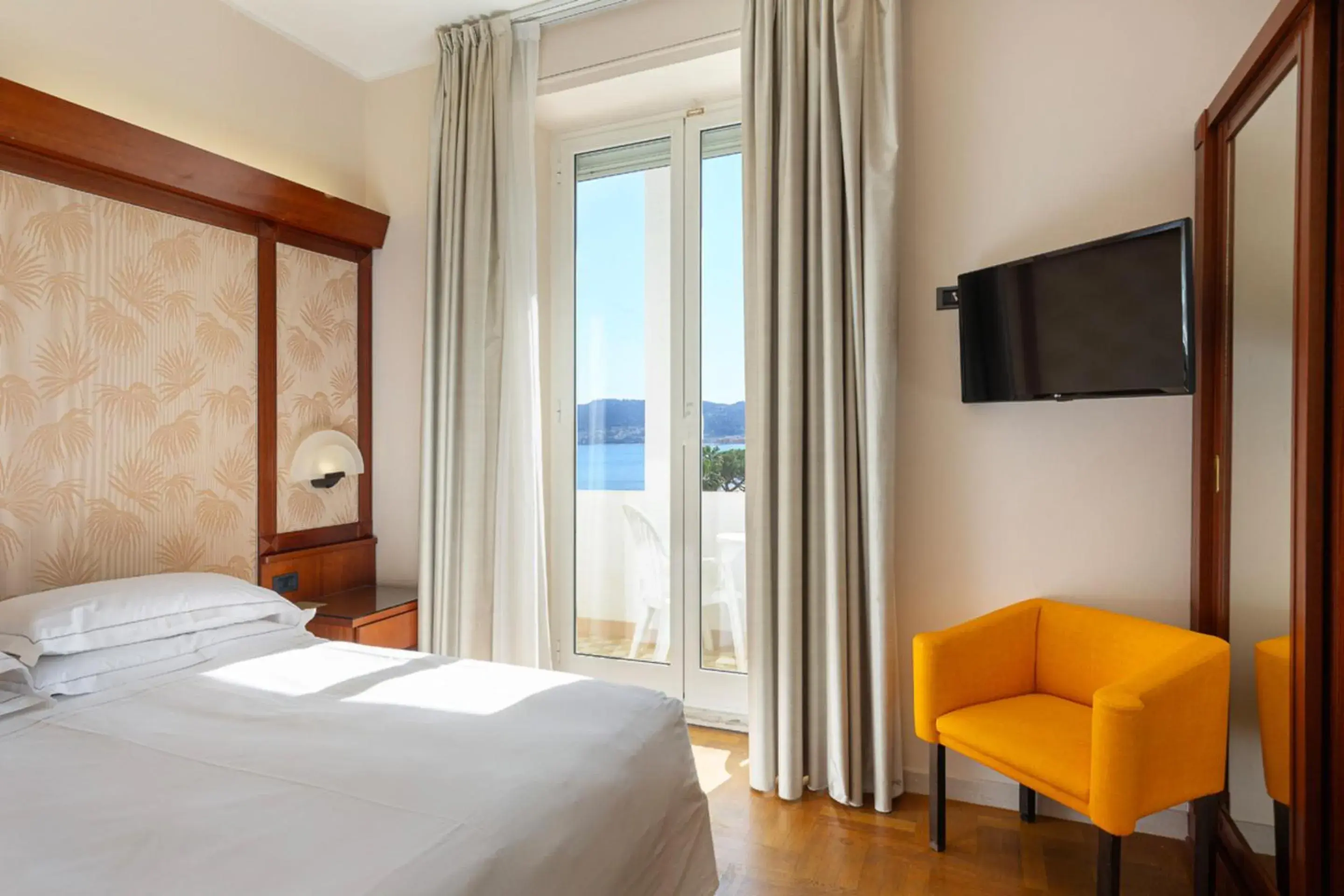 Bed in LVG Hotel Collection - Grand Hotel Mediterranee Bed in LVG Hotel Collection - Grand Hotel Mediterranee