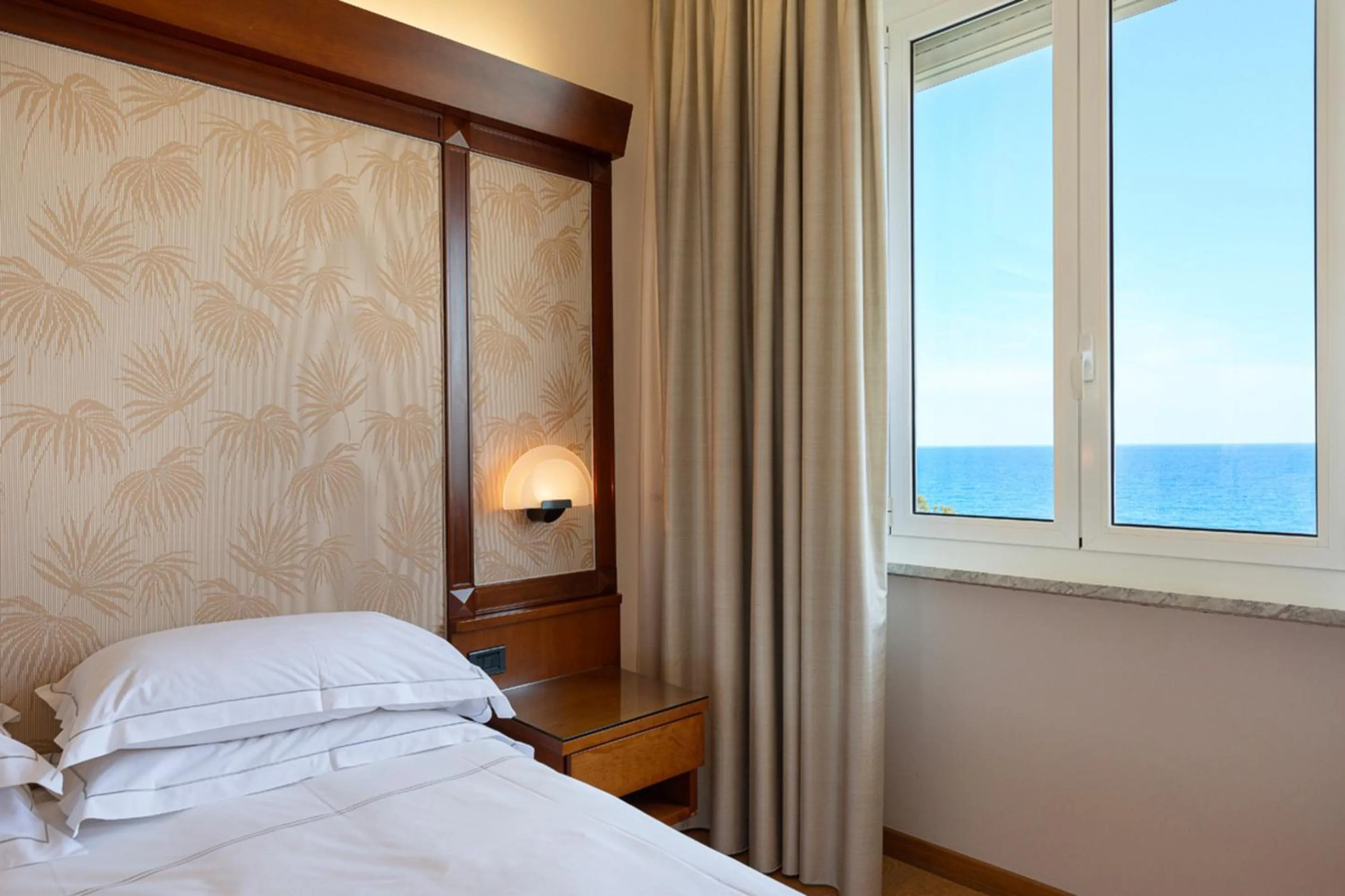 Bed in Grand Hotel Mediterranee