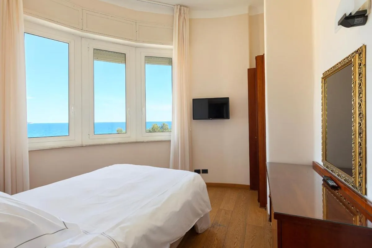 Bed in Grand Hotel Mediterranee