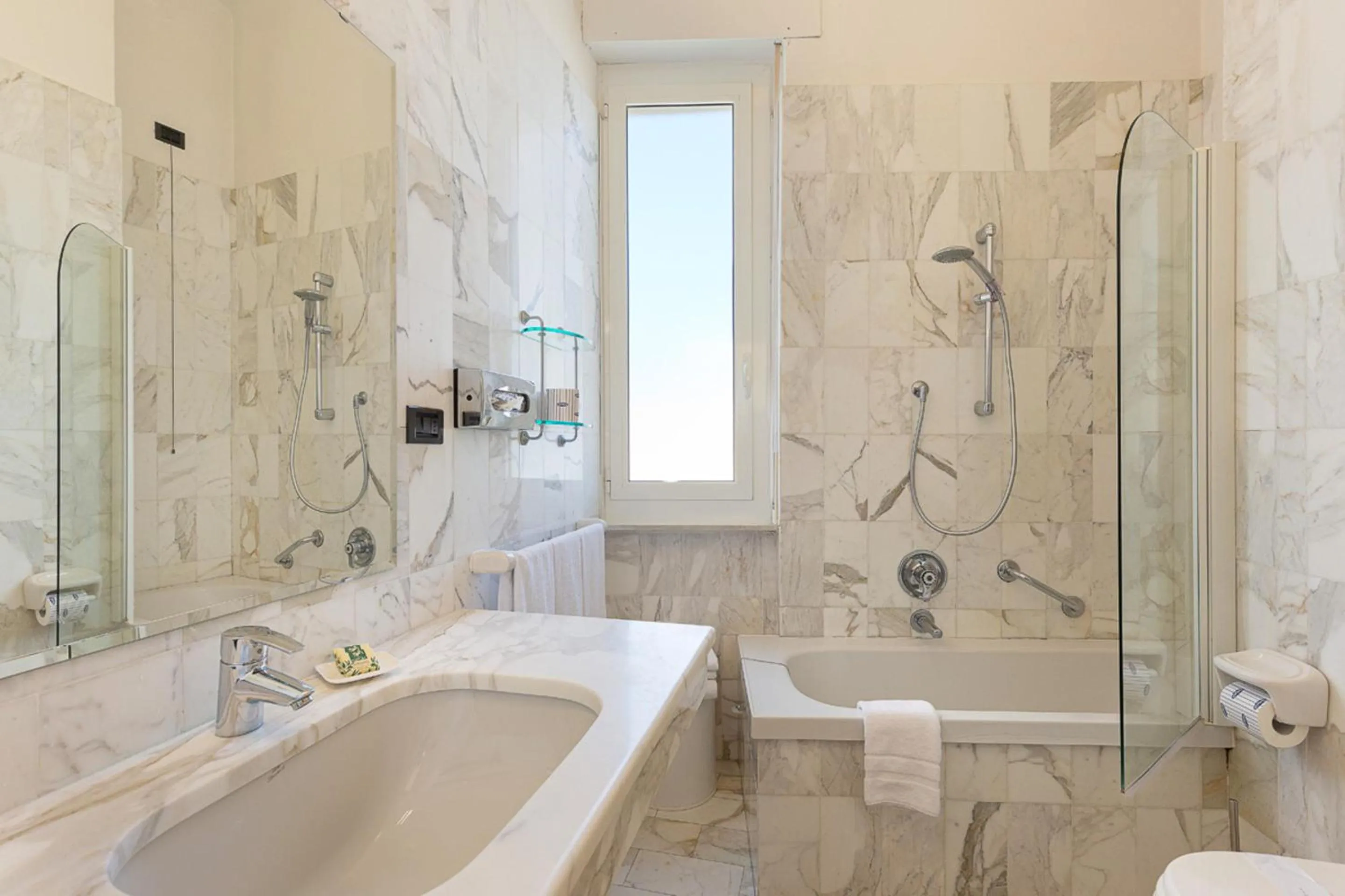 Shower in Grand Hotel Mediterranee