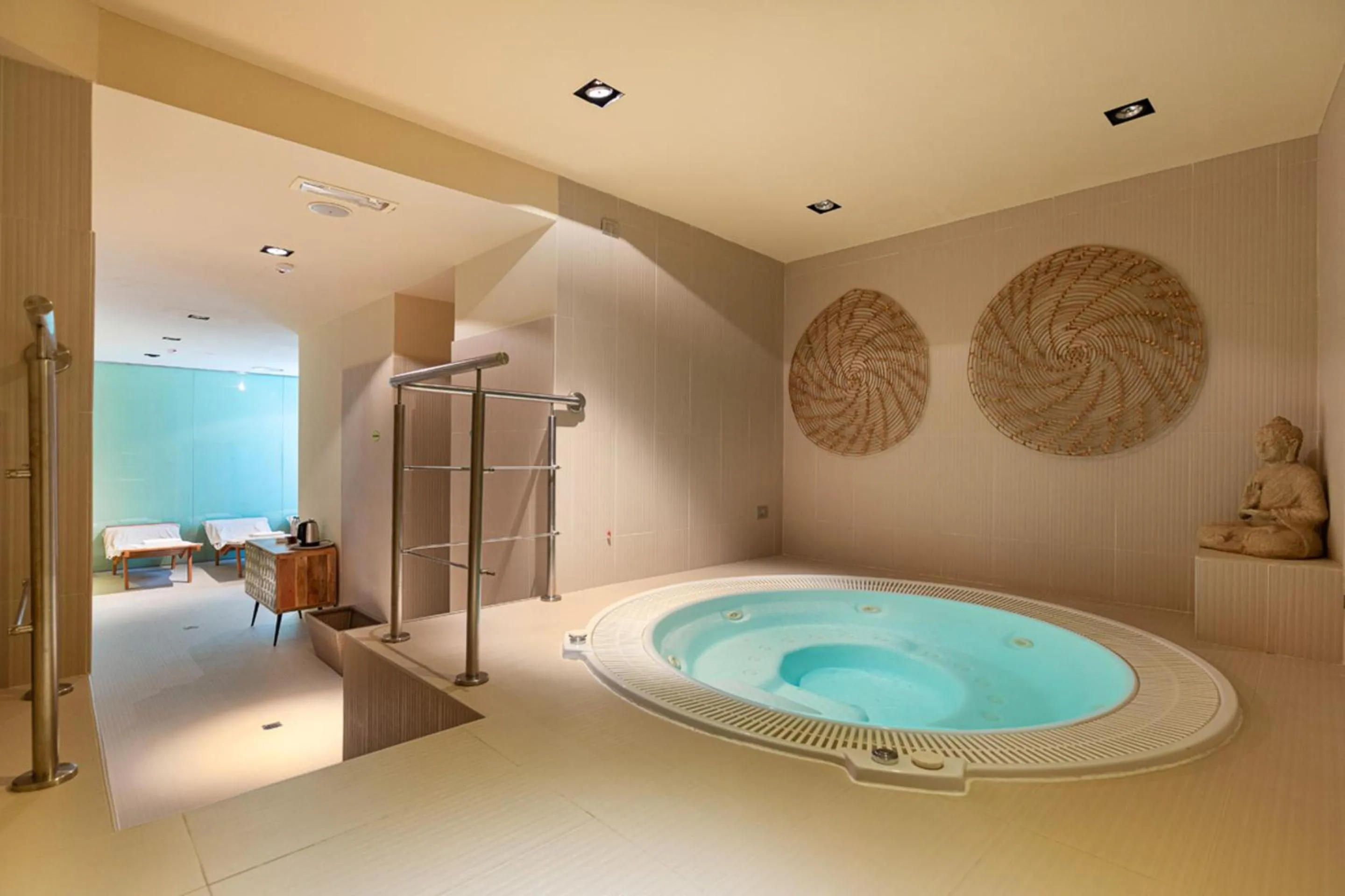 Hot Tub in Grand Hotel Mediterranee