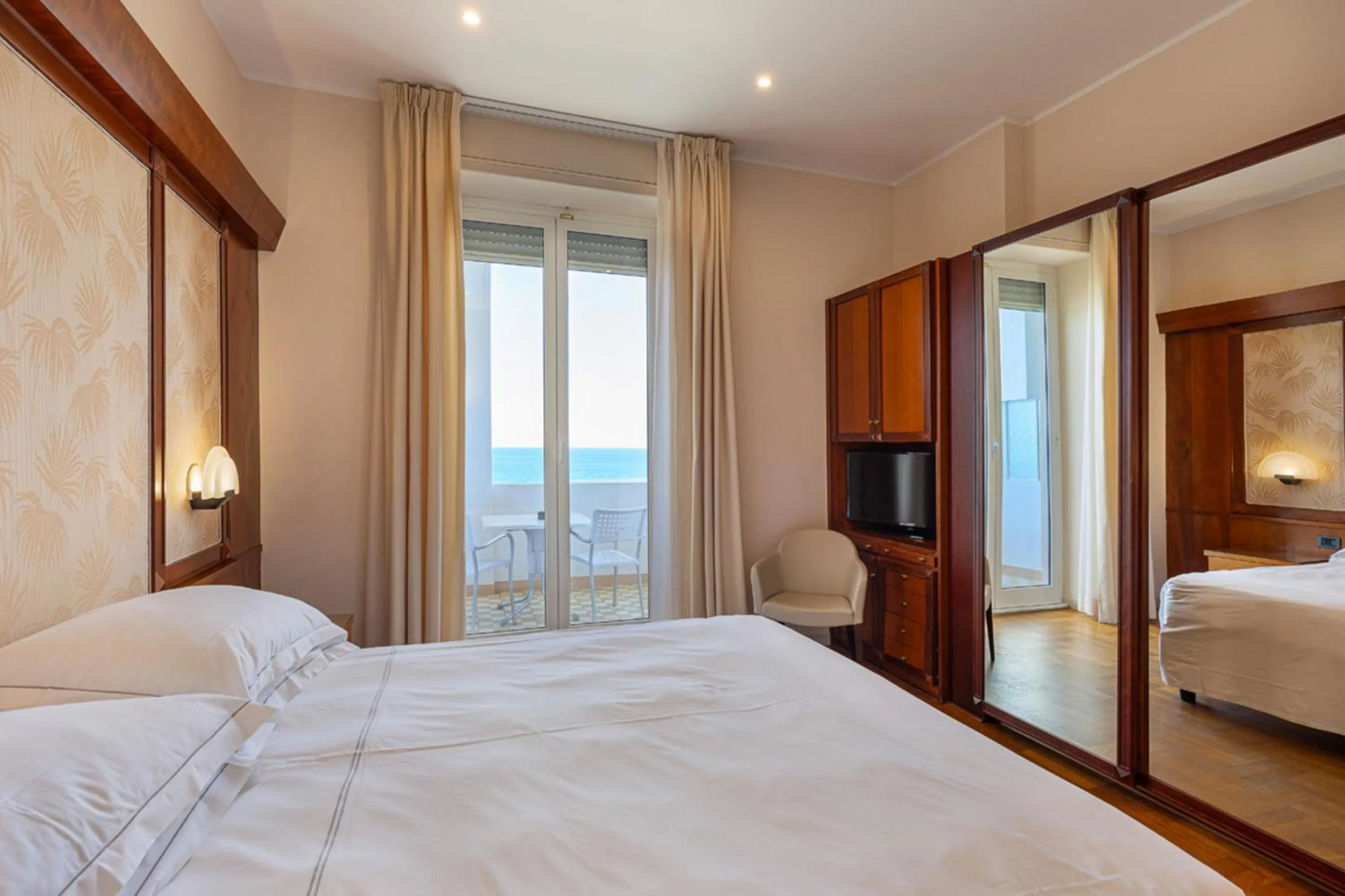 Bed in Grand Hotel Mediterranee