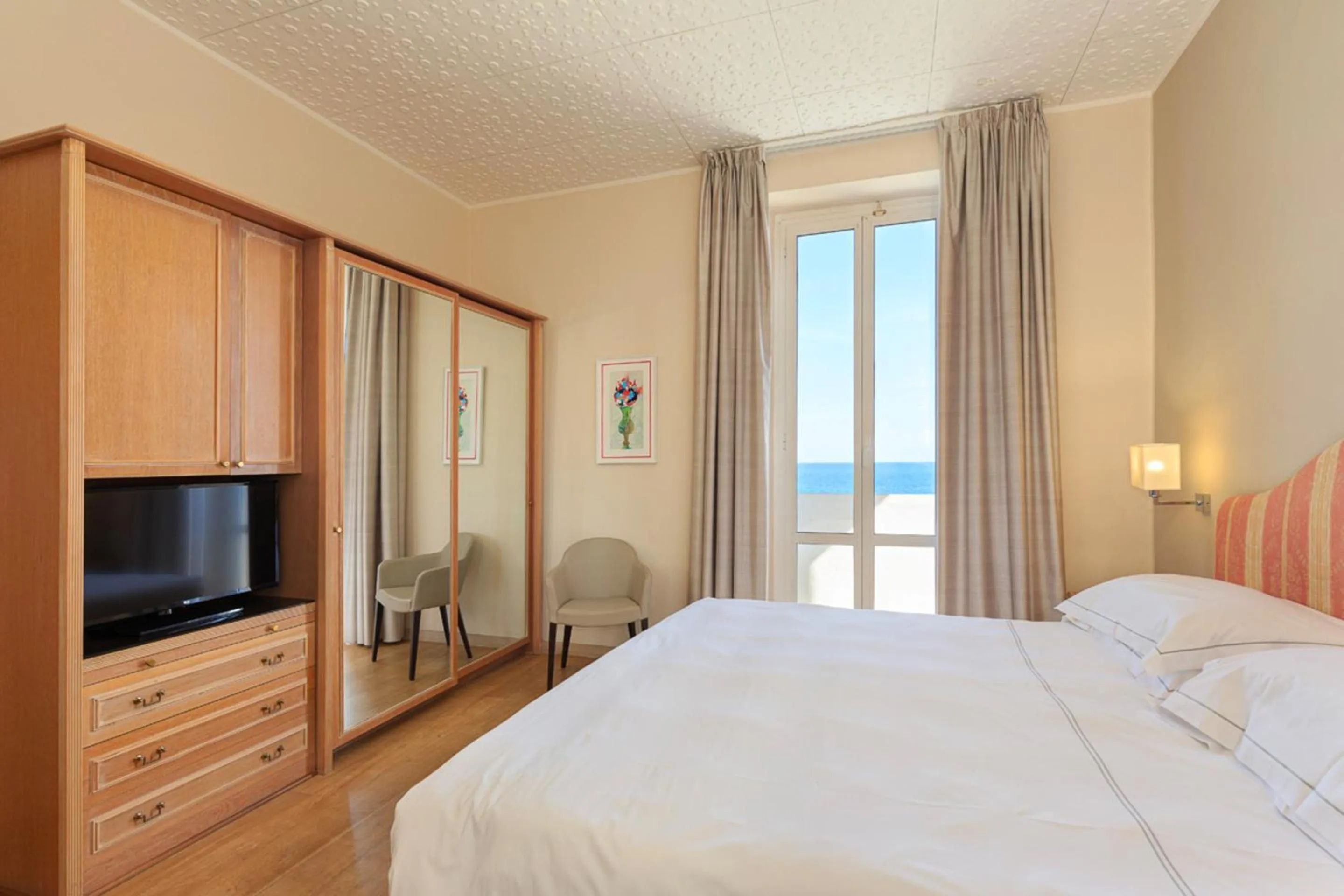 Bed in Grand Hotel Mediterranee