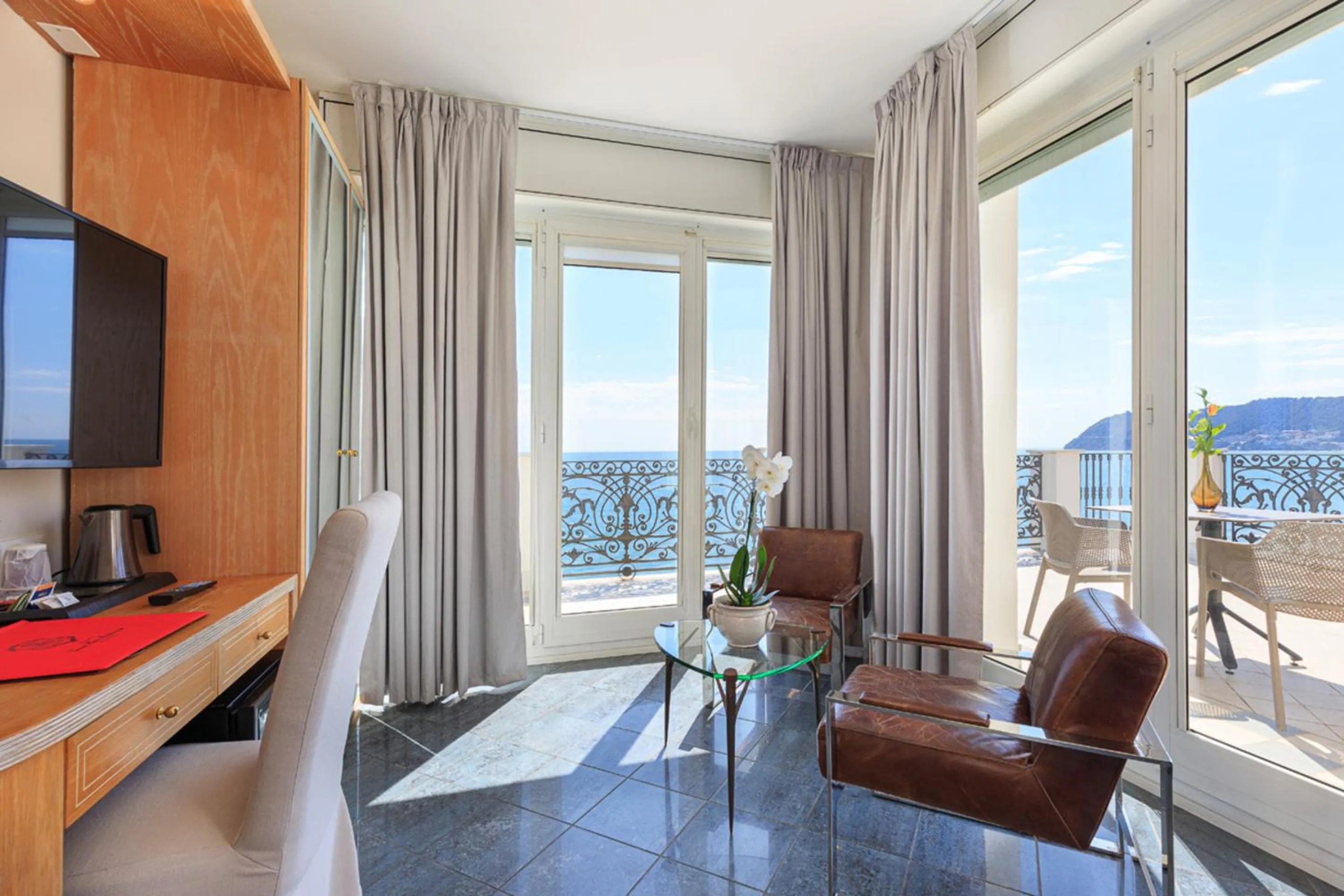 TV and multimedia in Grand Hotel Mediterranee