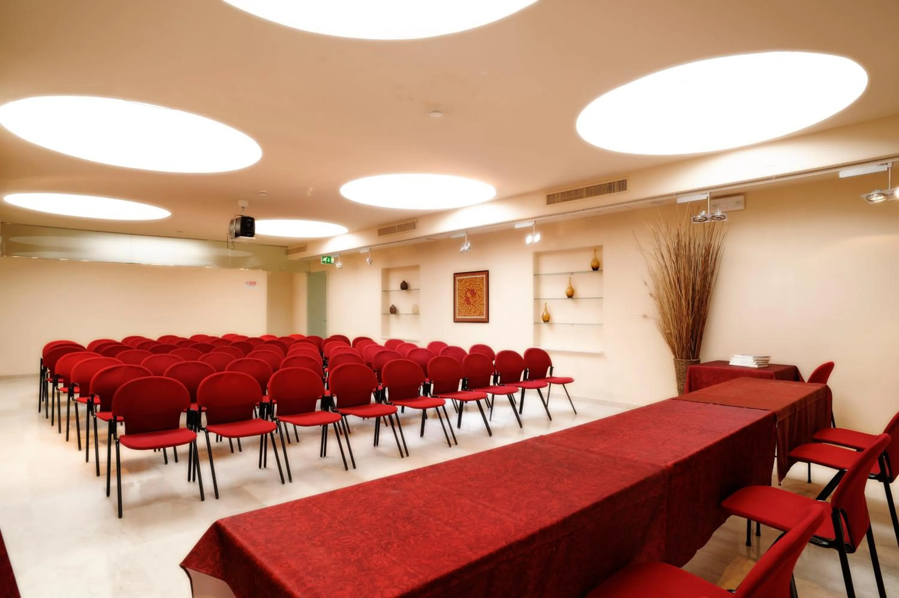Business facilities in Grand Hotel Mediterranee