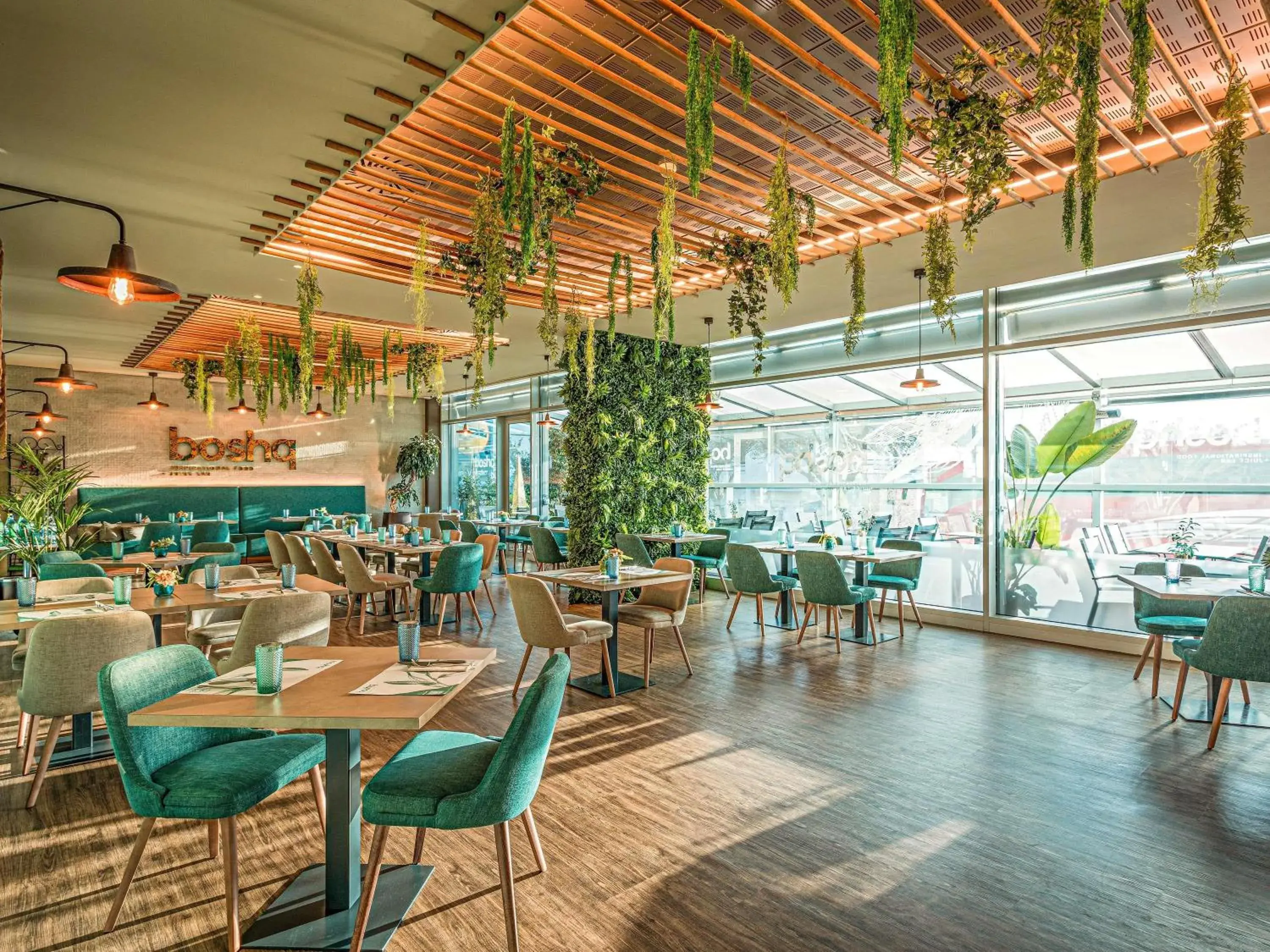 Lounge or bar in Mercure Lisboa Almada Lounge or bar in Mercure Lisboa Almada