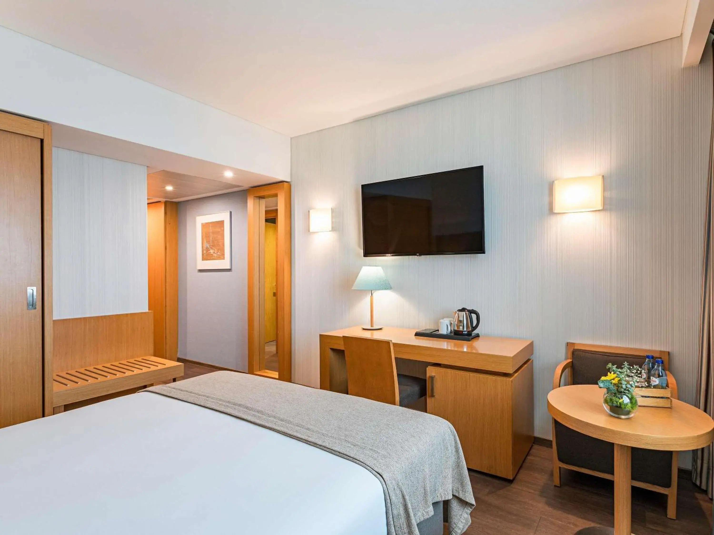 Bedroom, Bed in Mercure Lisboa Almada Bedroom, Bed in Mercure Lisboa Almada