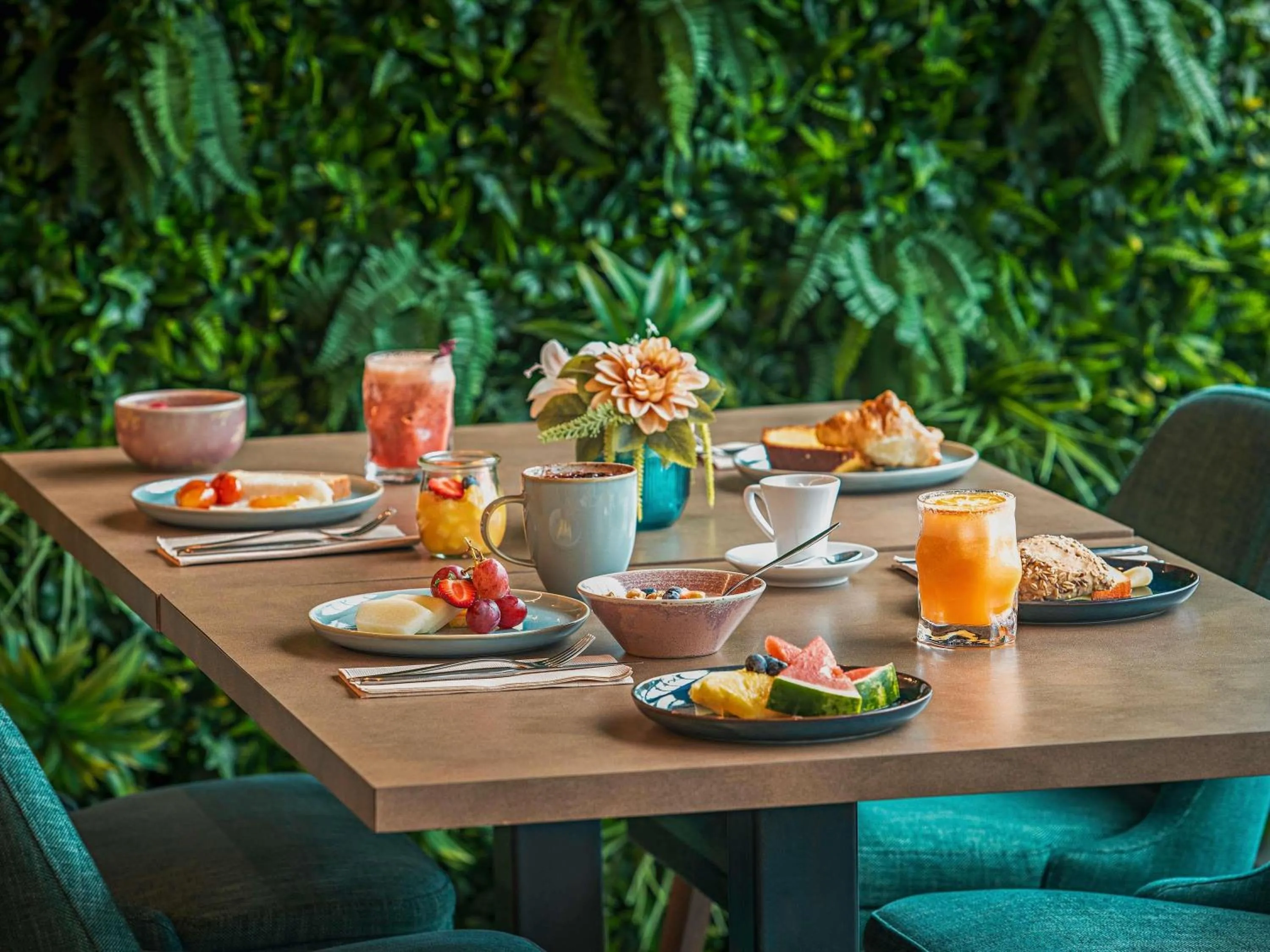 Restaurant/places to eat in Mercure Lisboa Almada