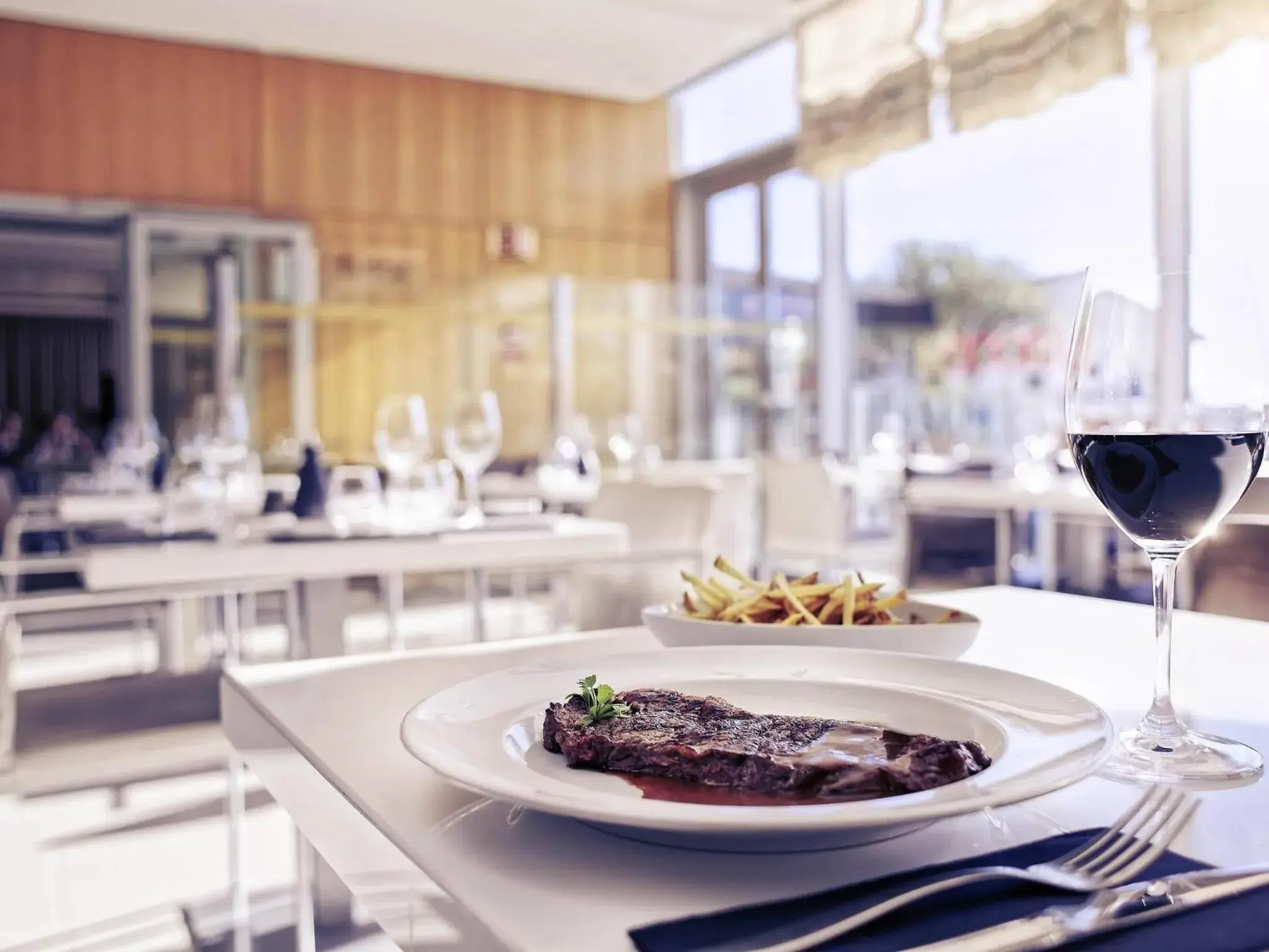 Restaurant/places to eat in Mercure Lisboa Almada Restaurant/places to eat in Mercure Lisboa Almada