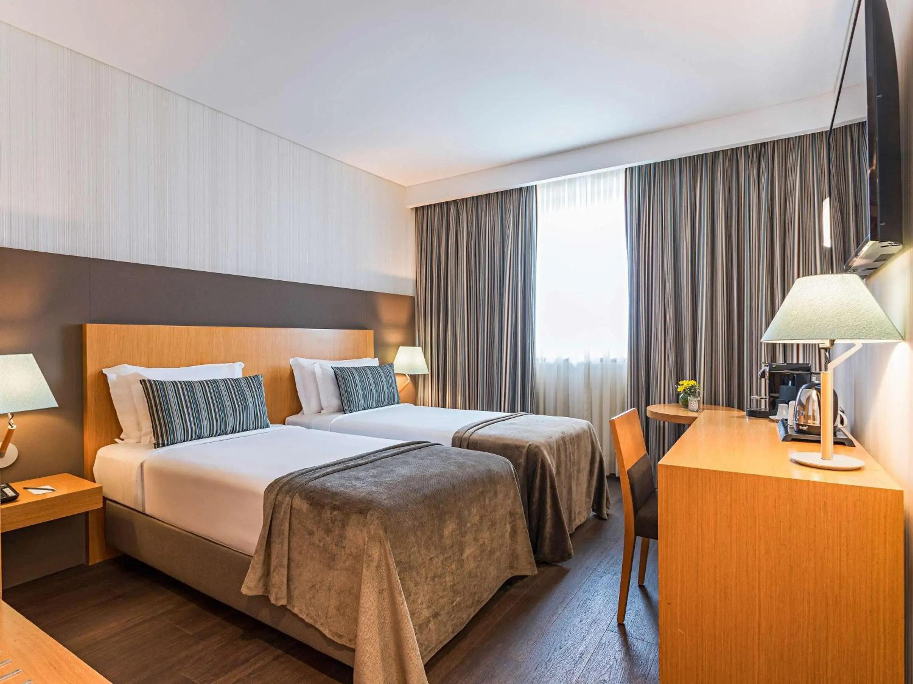 Bedroom, Bed in Mercure Lisboa Almada Bedroom, Bed in Mercure Lisboa Almada
