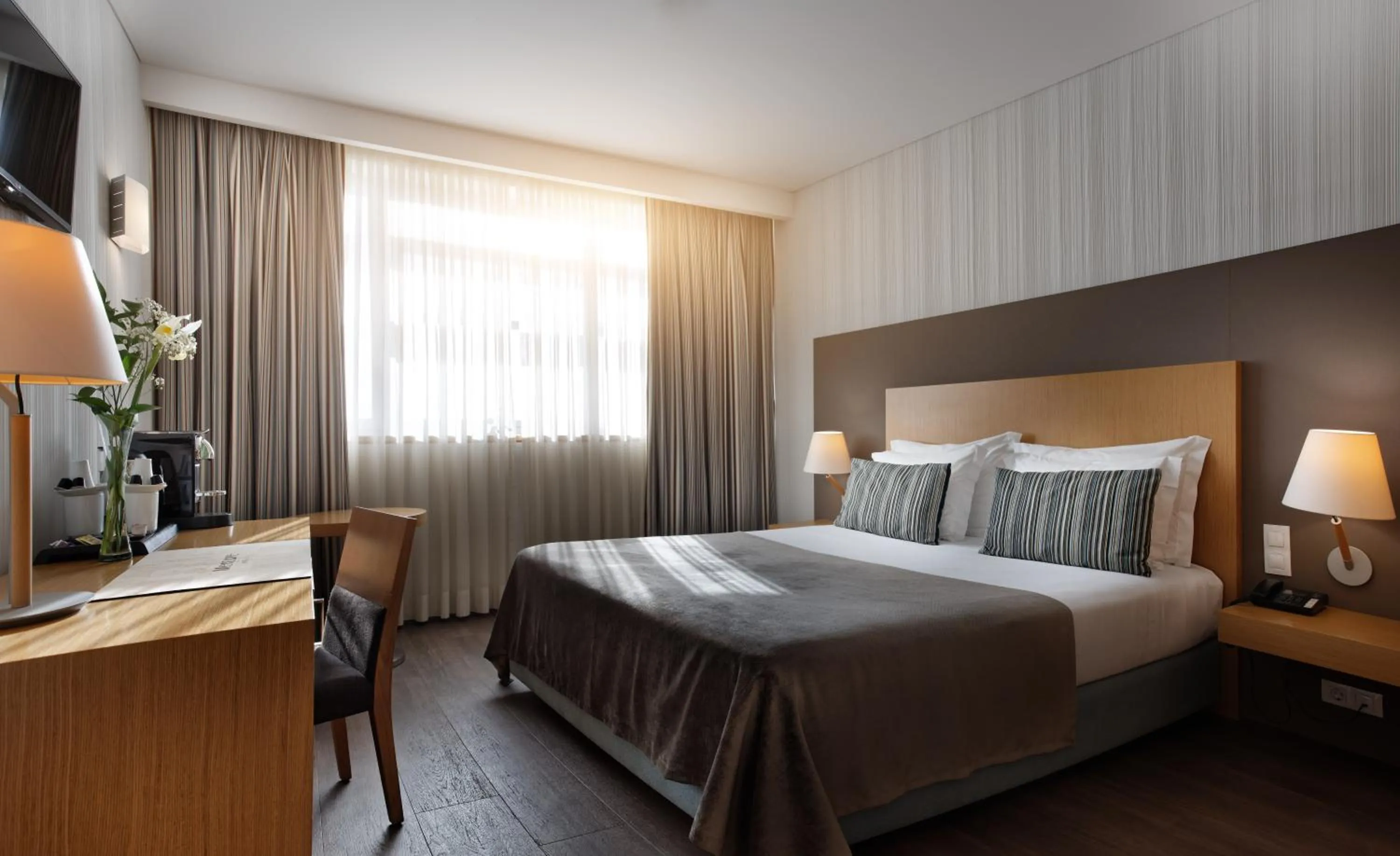 Bedroom, Bed in Mercure Lisboa Almada