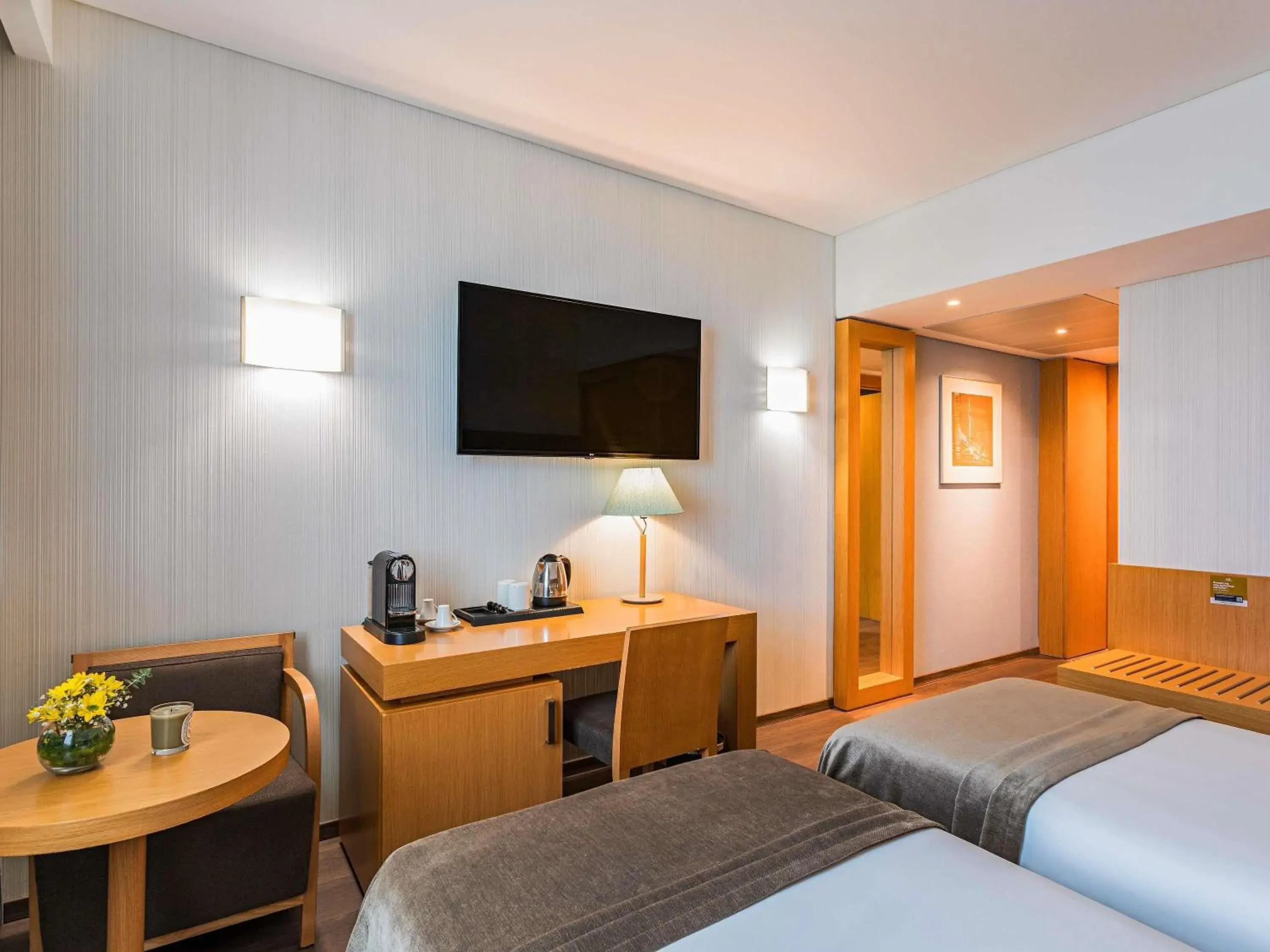 Bedroom, Bed in Mercure Lisboa Almada Bedroom, Bed in Mercure Lisboa Almada