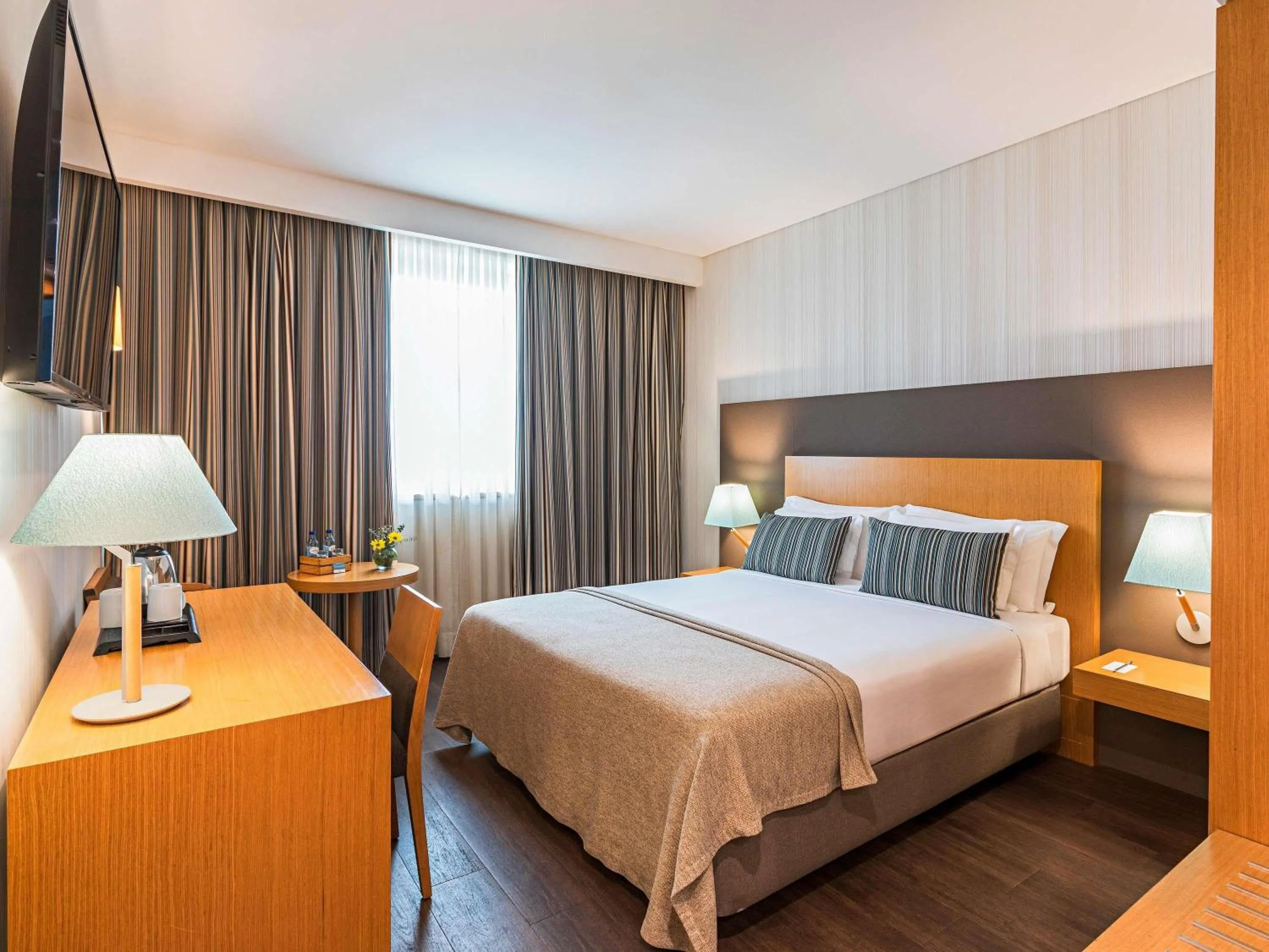 Bedroom, Bed in Mercure Lisboa Almada