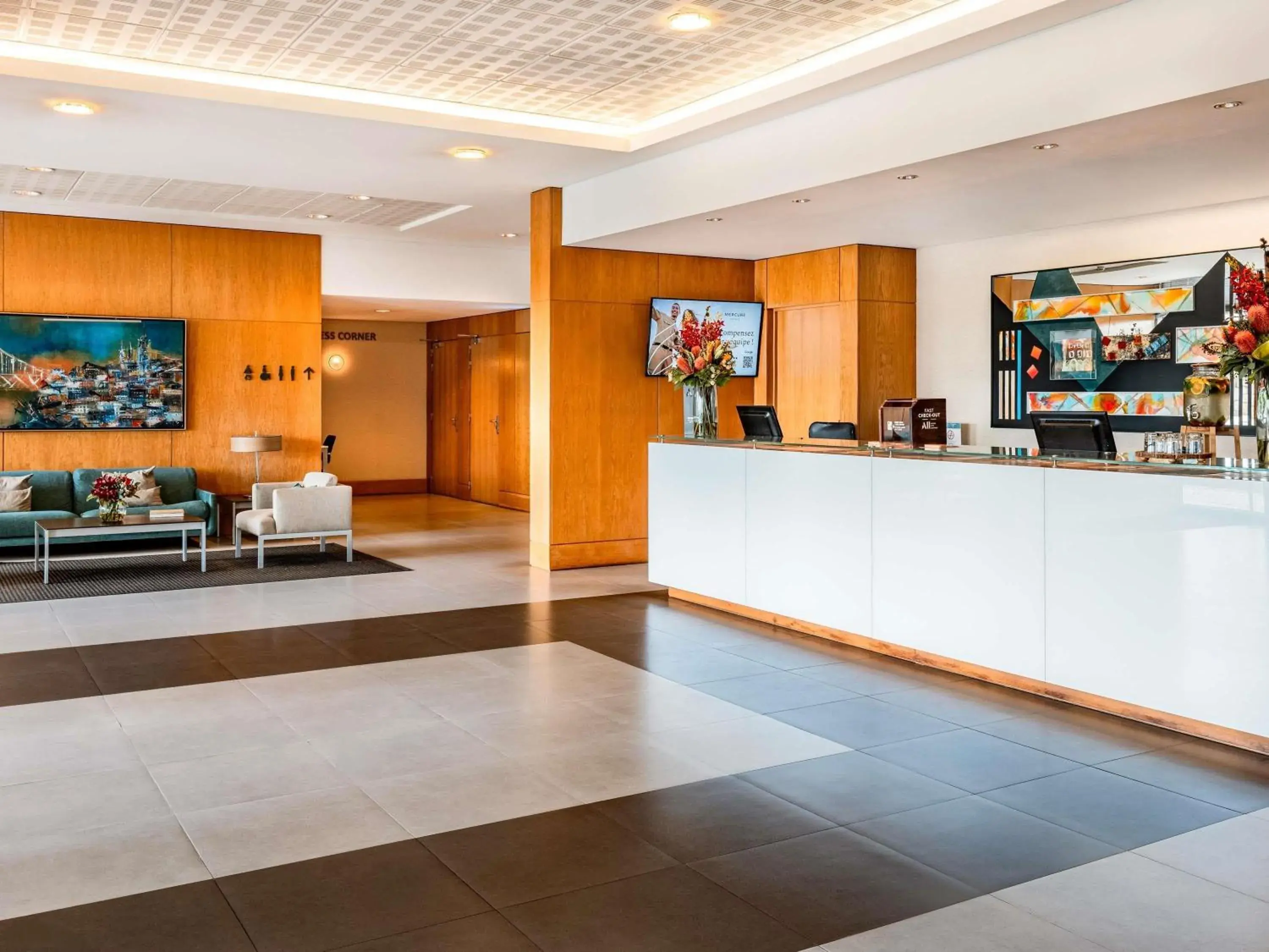 Property building in Mercure Lisboa Almada Property building in Mercure Lisboa Almada