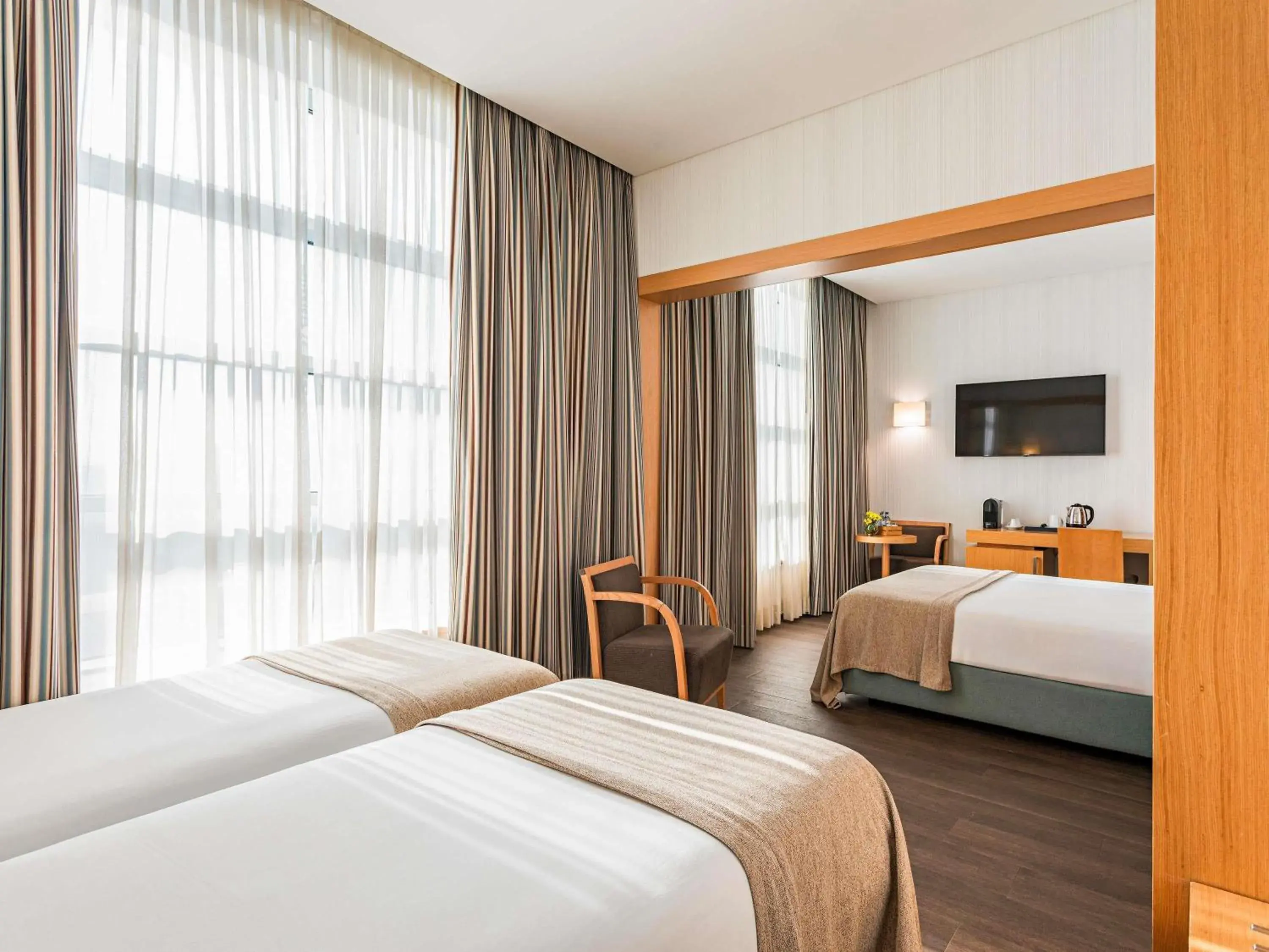 Bedroom, Bed in Mercure Lisboa Almada Bedroom, Bed in Mercure Lisboa Almada