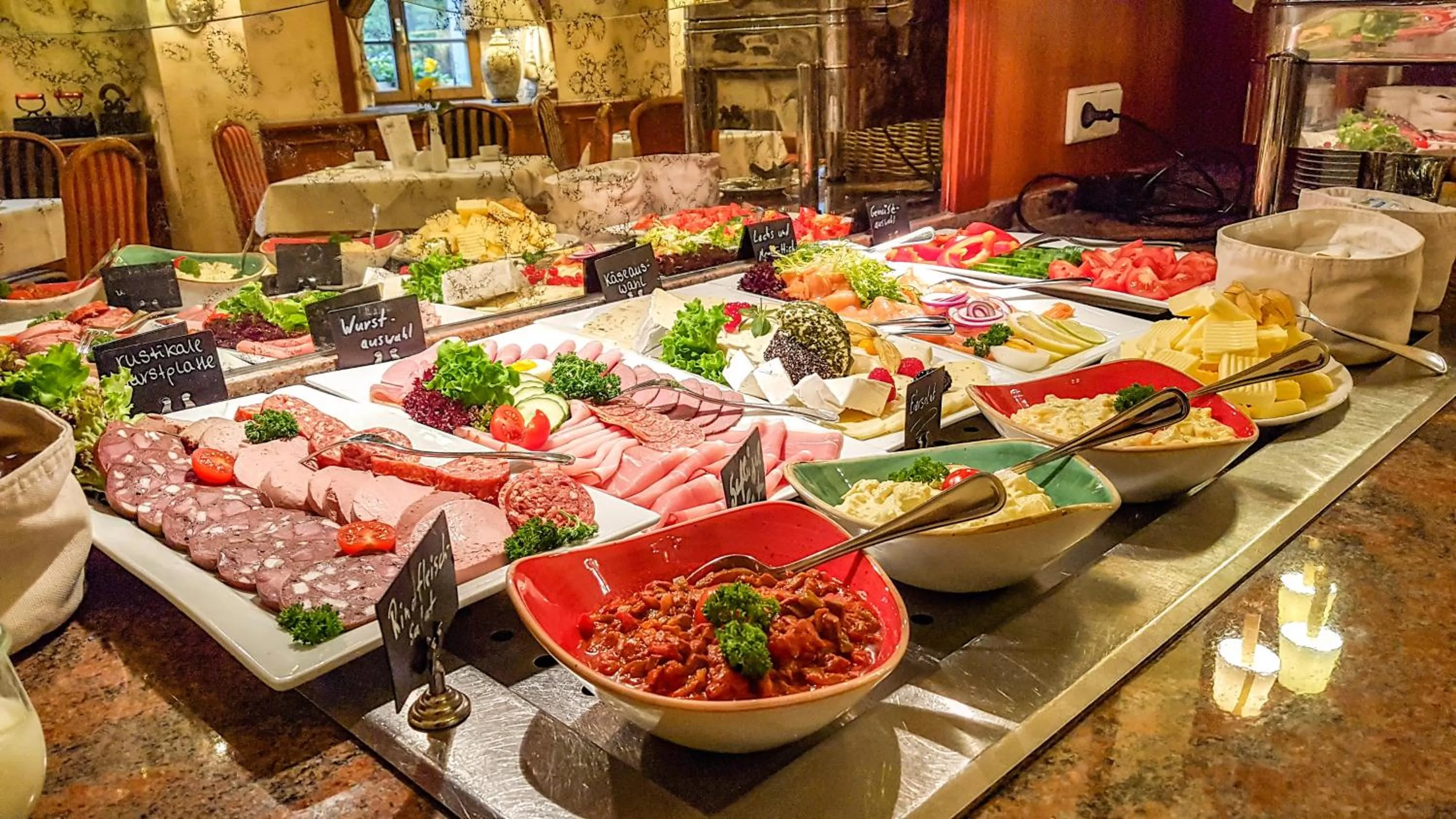 Buffet breakfast in Romantik Hotel Burgkeller Residenz Kerstinghaus