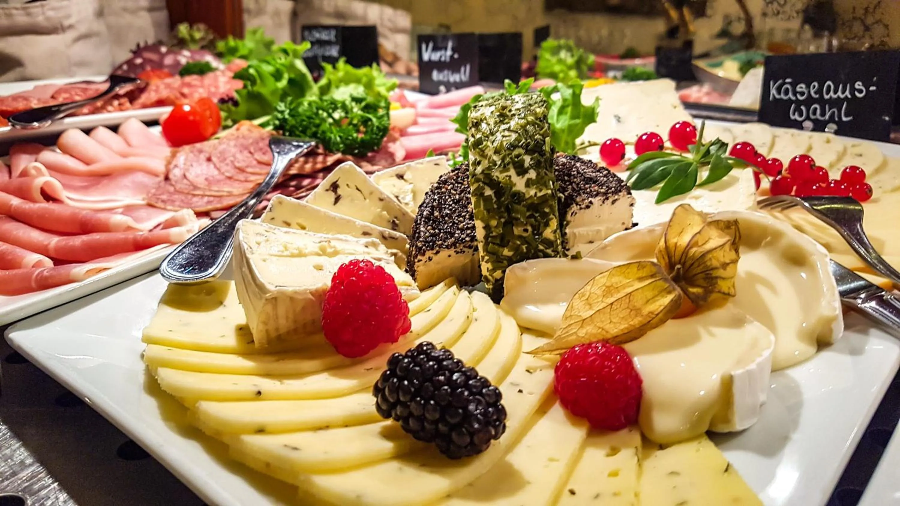 Buffet breakfast in Romantik Hotel Burgkeller Residenz Kerstinghaus