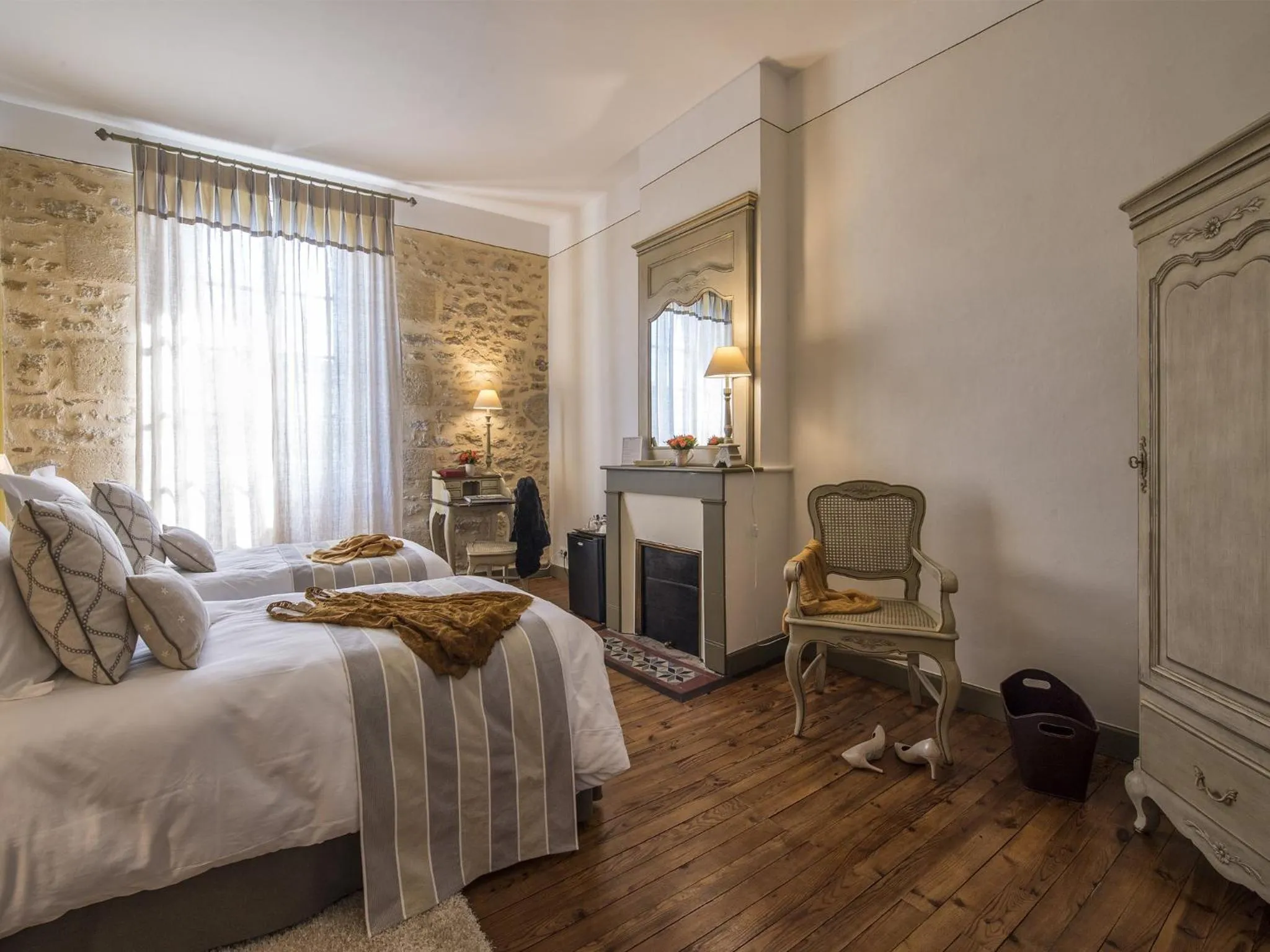 Photo of the whole room, Bed in La Sauternaise, luxury Boutique B&B