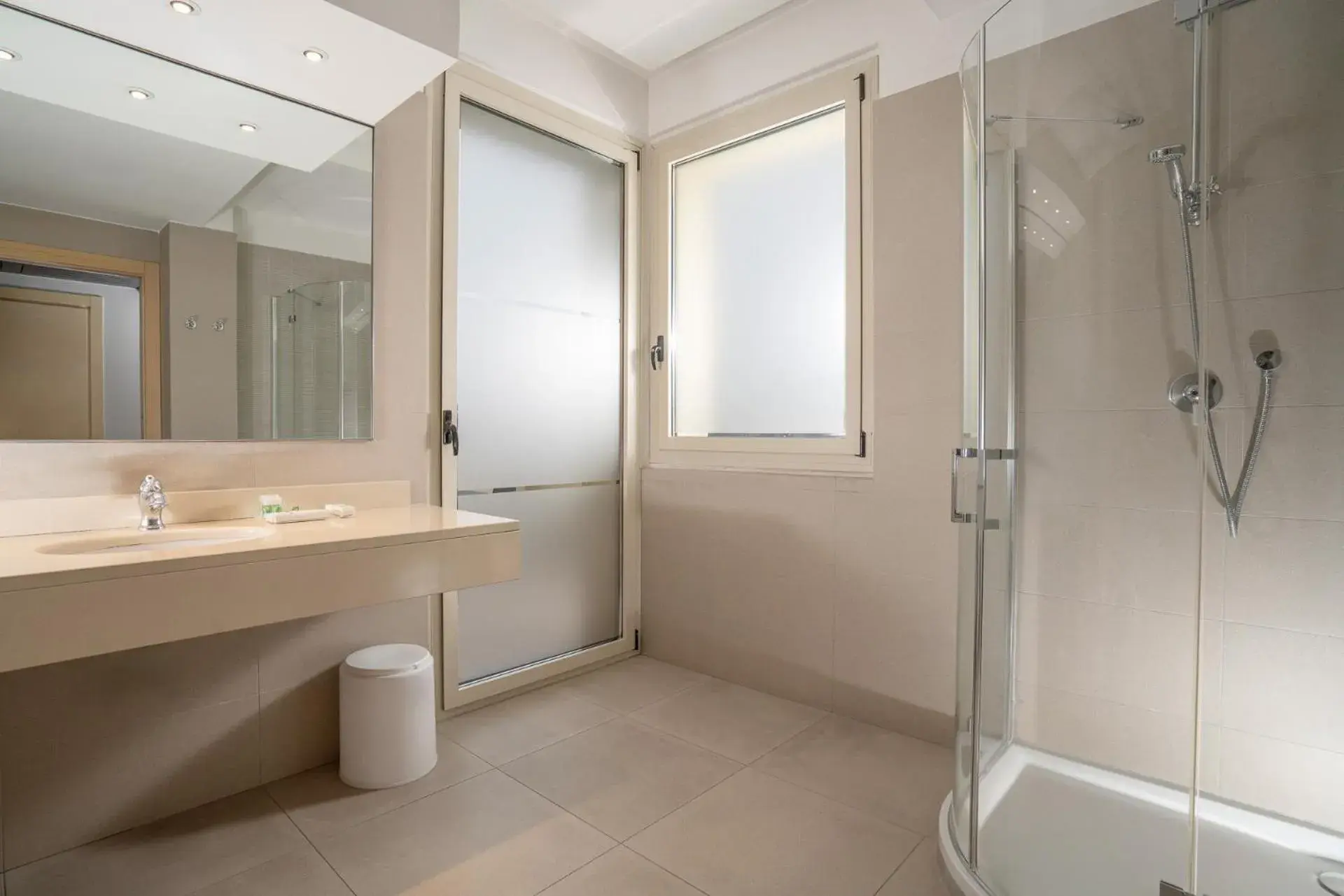 Bathroom in Just Hotel Lomazzo Fiera Bathroom in Just Hotel Lomazzo Fiera