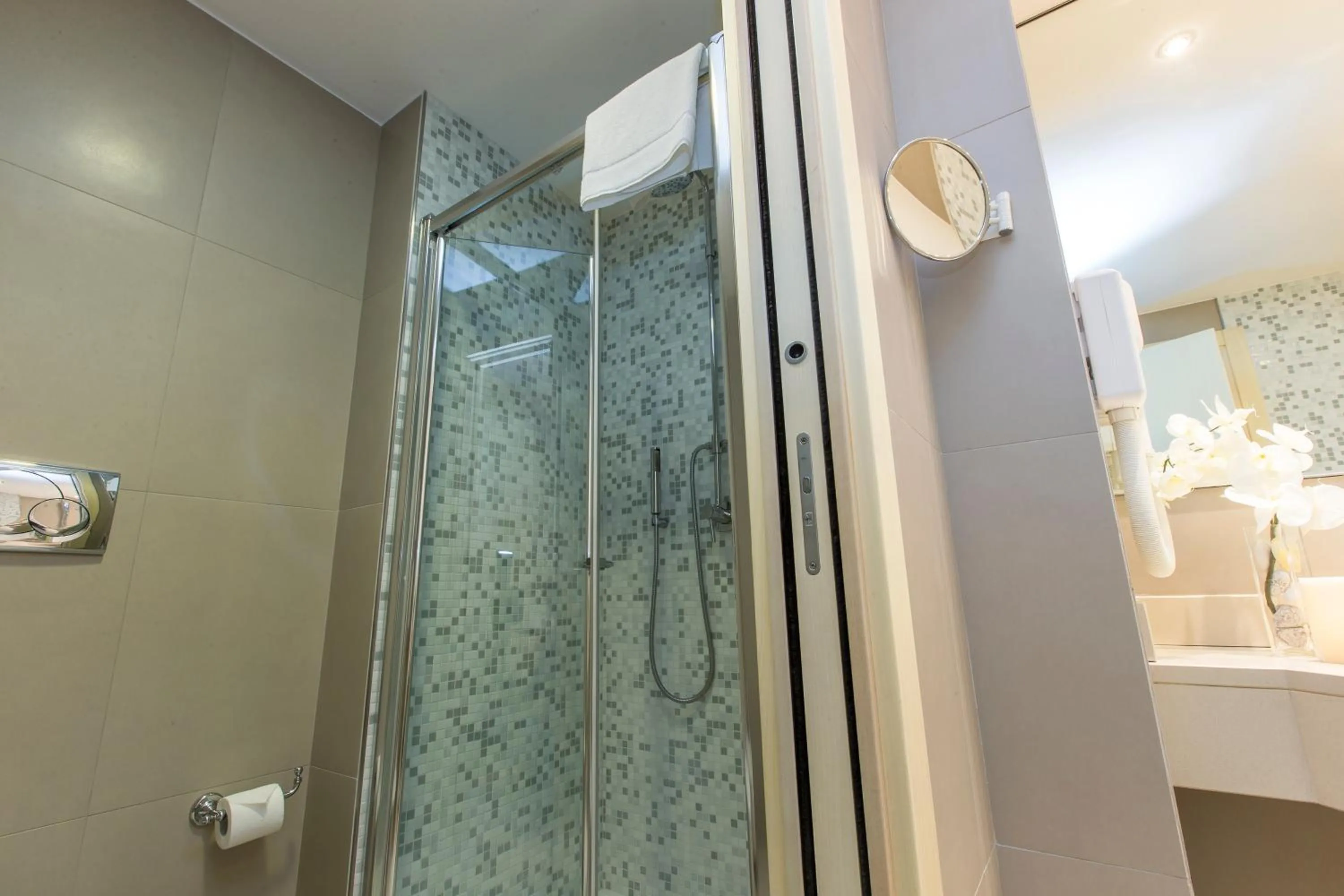 Bathroom in Just Hotel Lomazzo Fiera