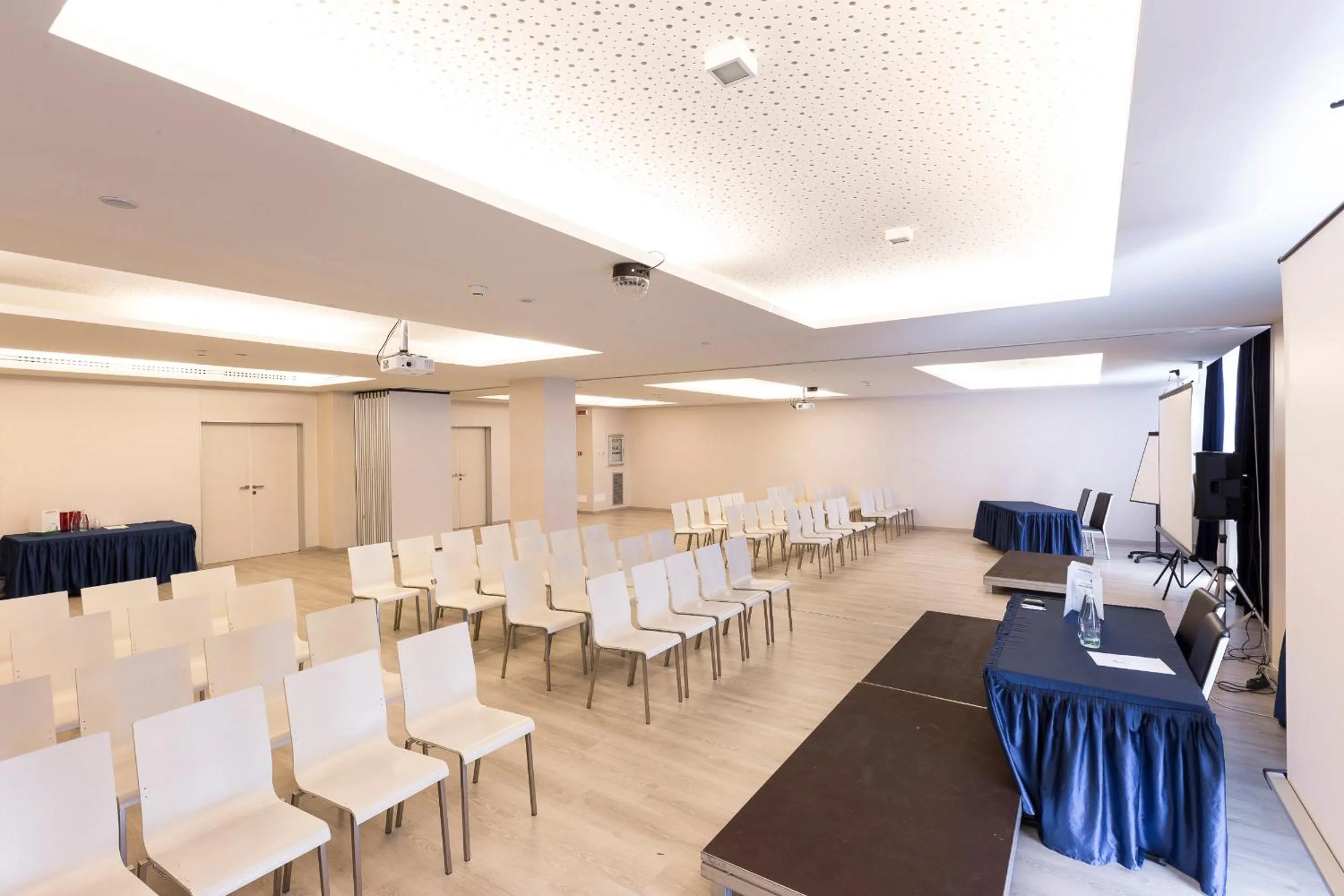 Business facilities in Just Hotel Lomazzo Fiera