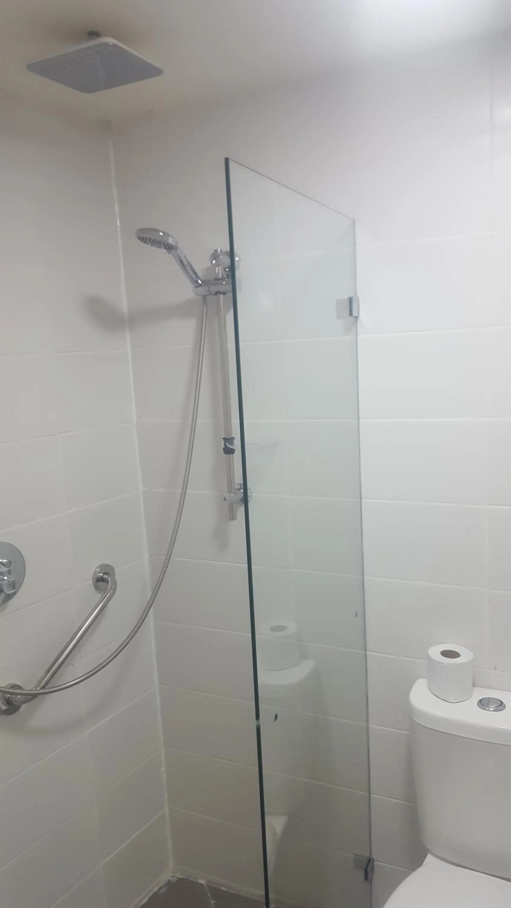 Shower in Sur La Mer Hotel Ashdod