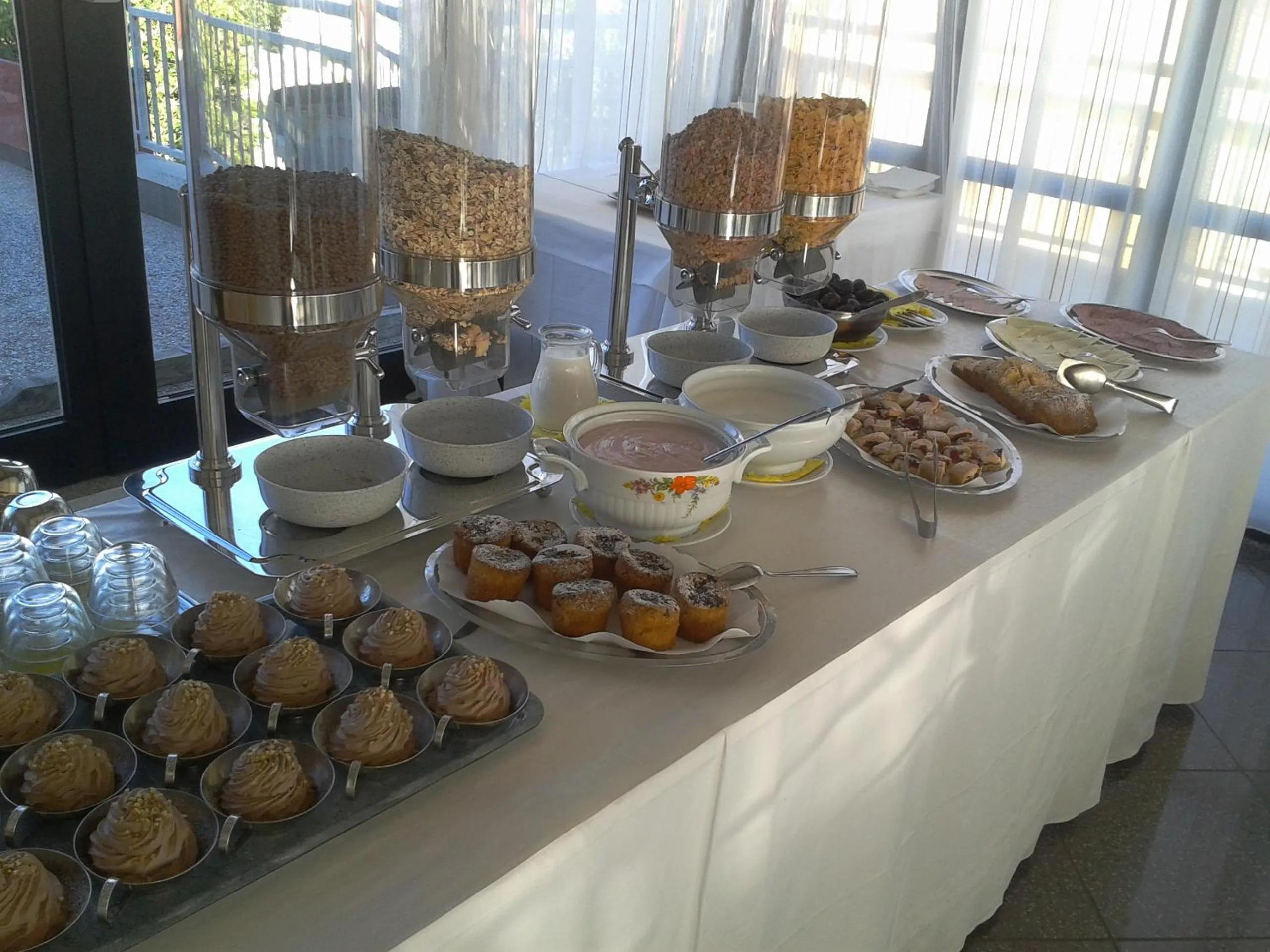 Buffet breakfast in Hotel Giglio