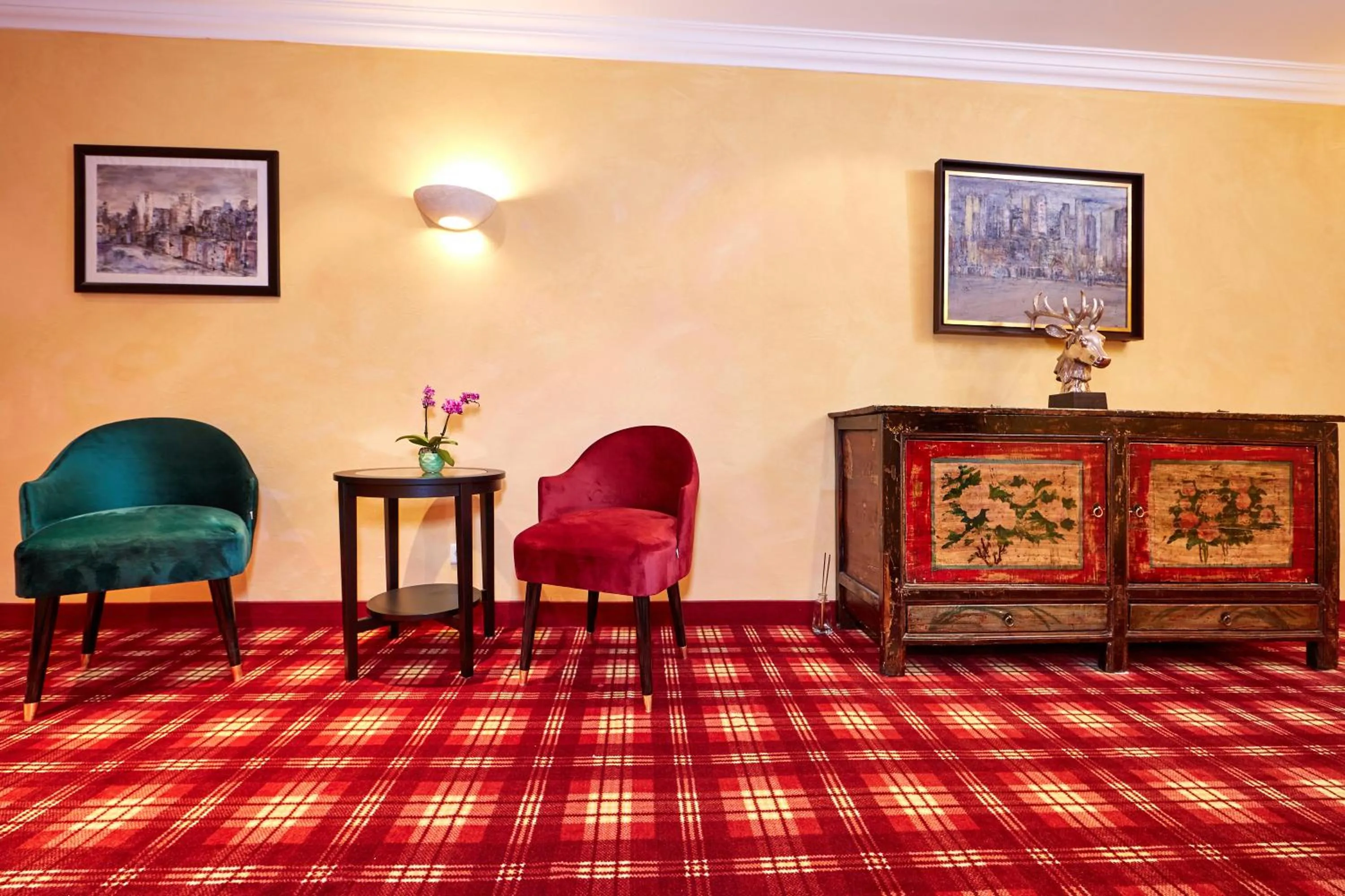 Seating area in Romantik Alpenhotel Waxenstein