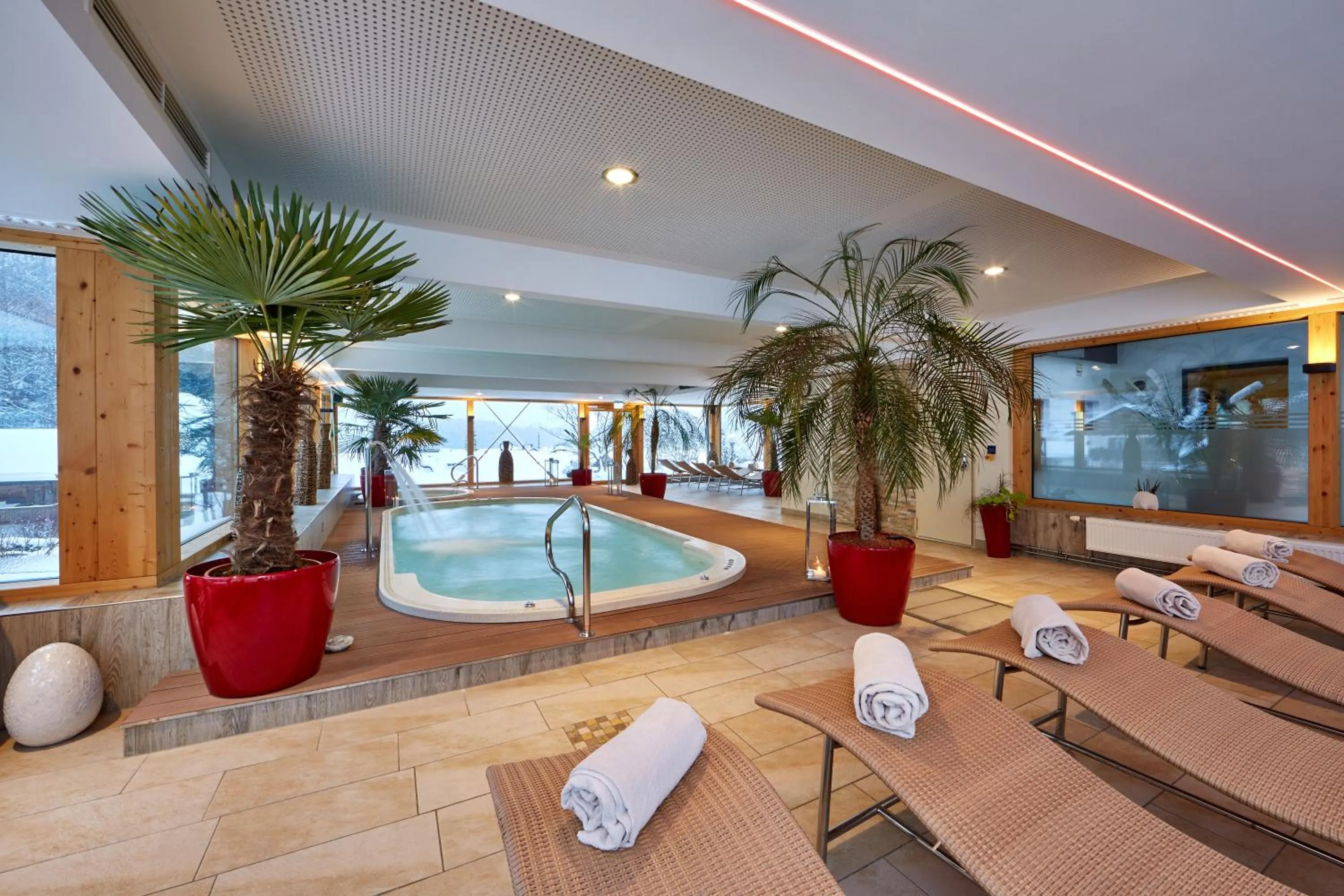 Swimming pool in Romantik Alpenhotel Waxenstein