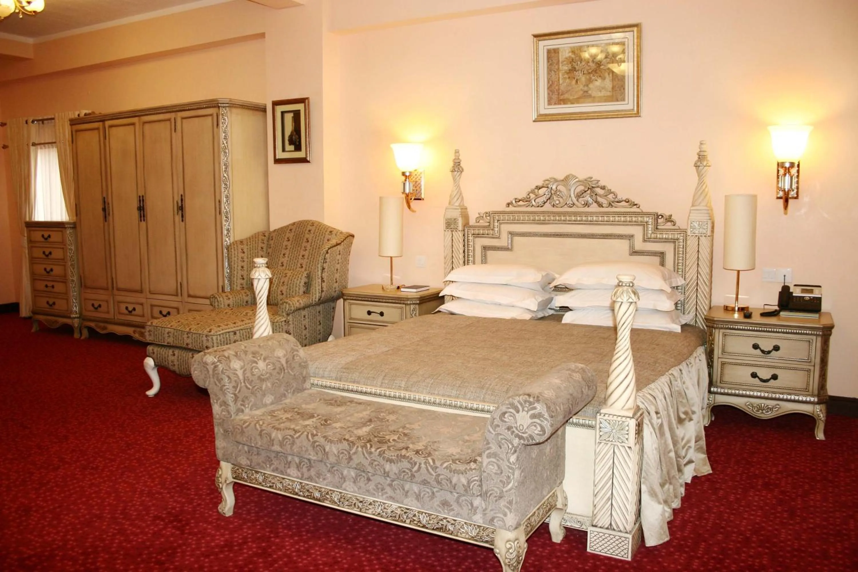 Photo of the whole room, Bed in Imperial Royale Hotel