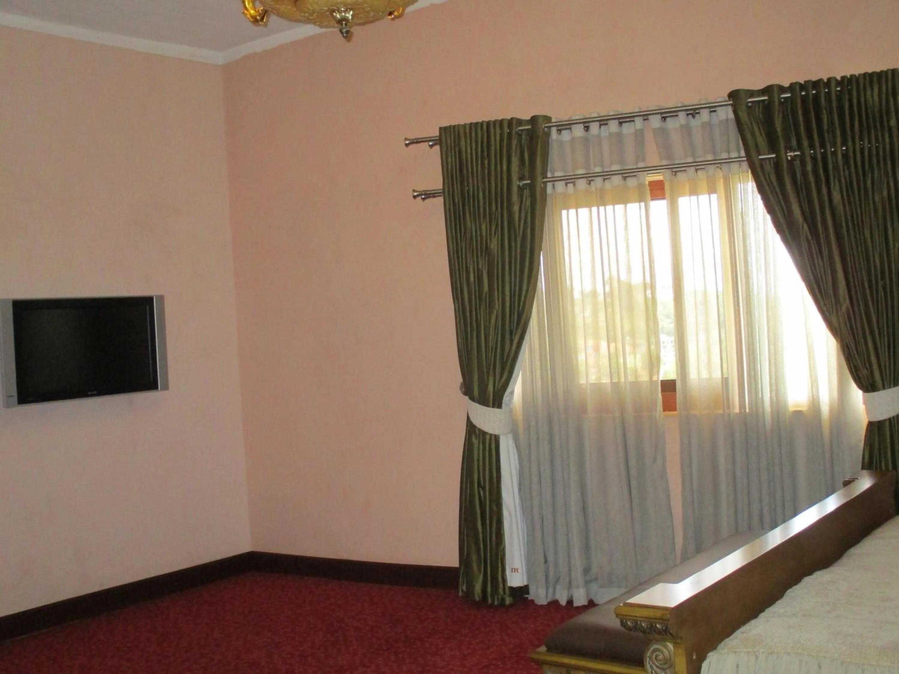 TV and multimedia, Bed in Imperial Royale Hotel
