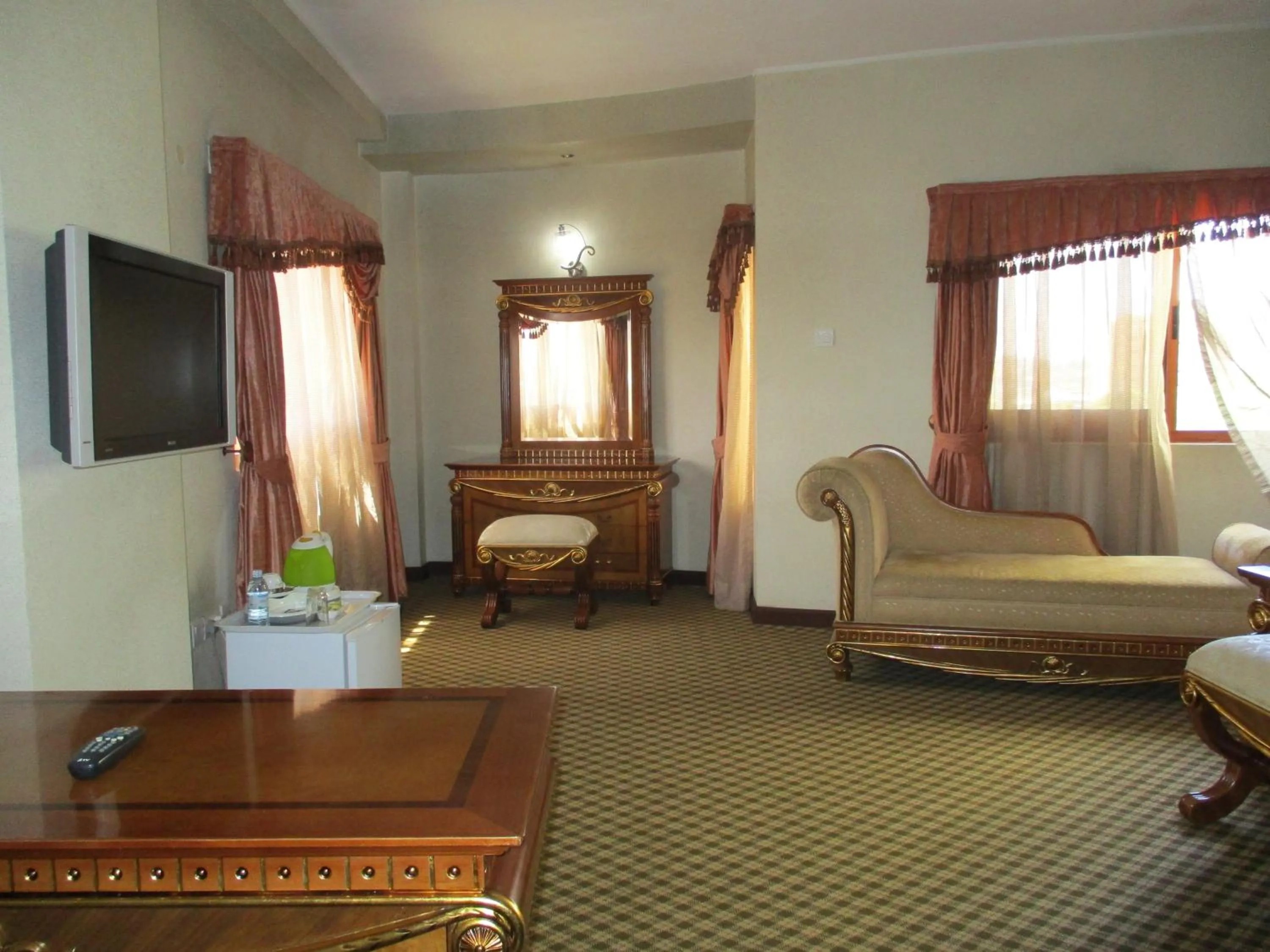 Communal lounge/ TV room, Bed in Imperial Royale Hotel