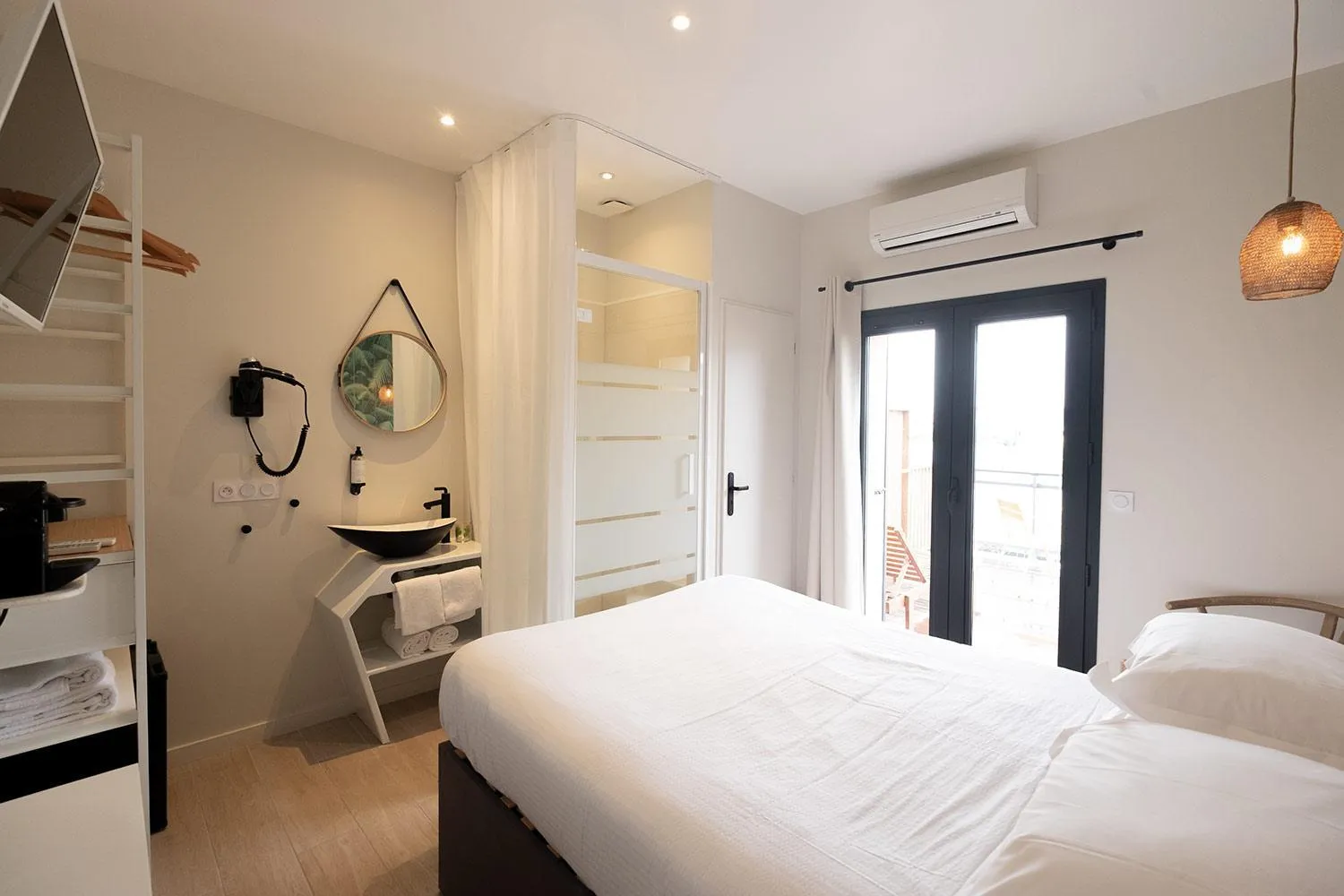 Bed in Hôtel de la Plage