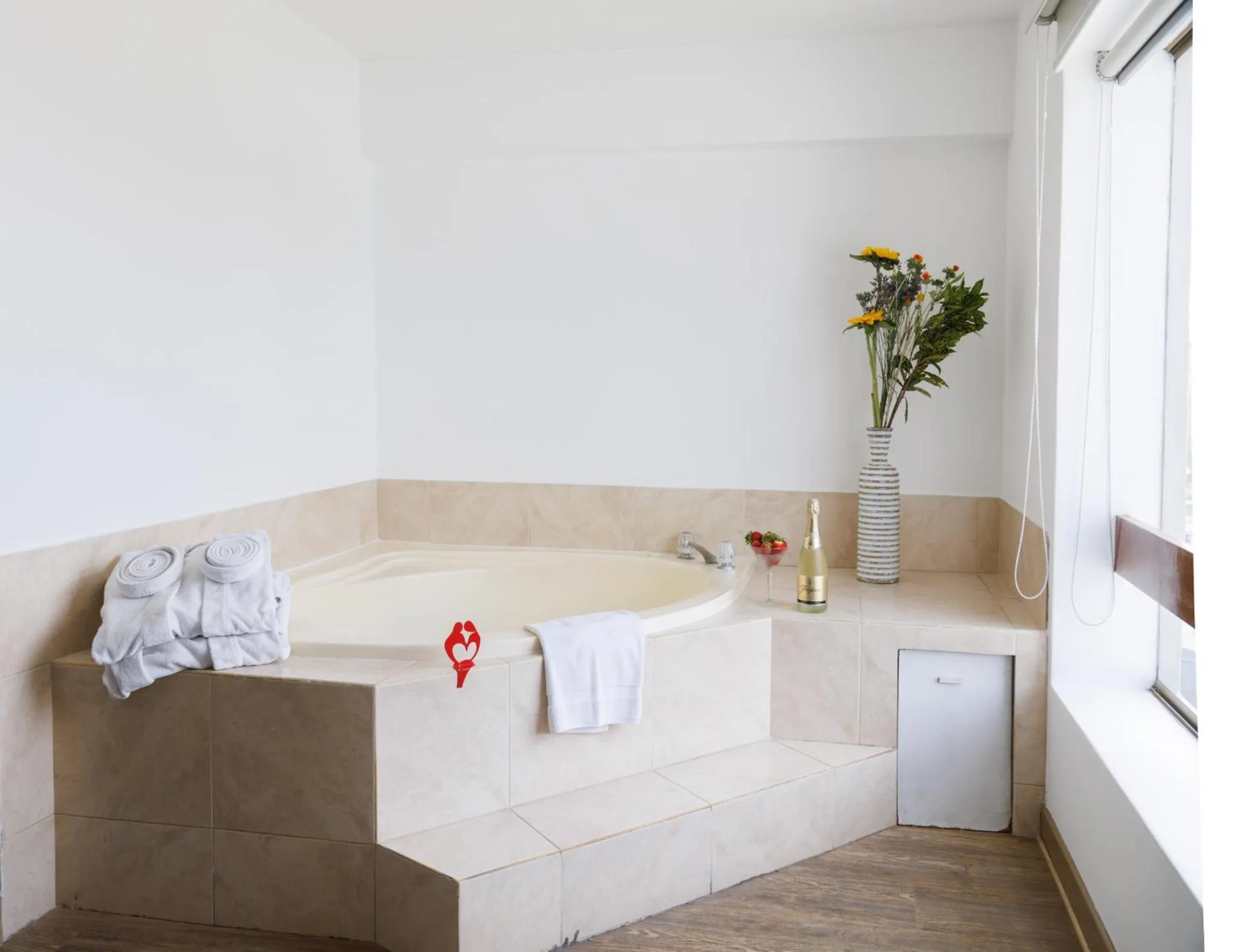 Hot Tub in Daniel's Apart Hotel