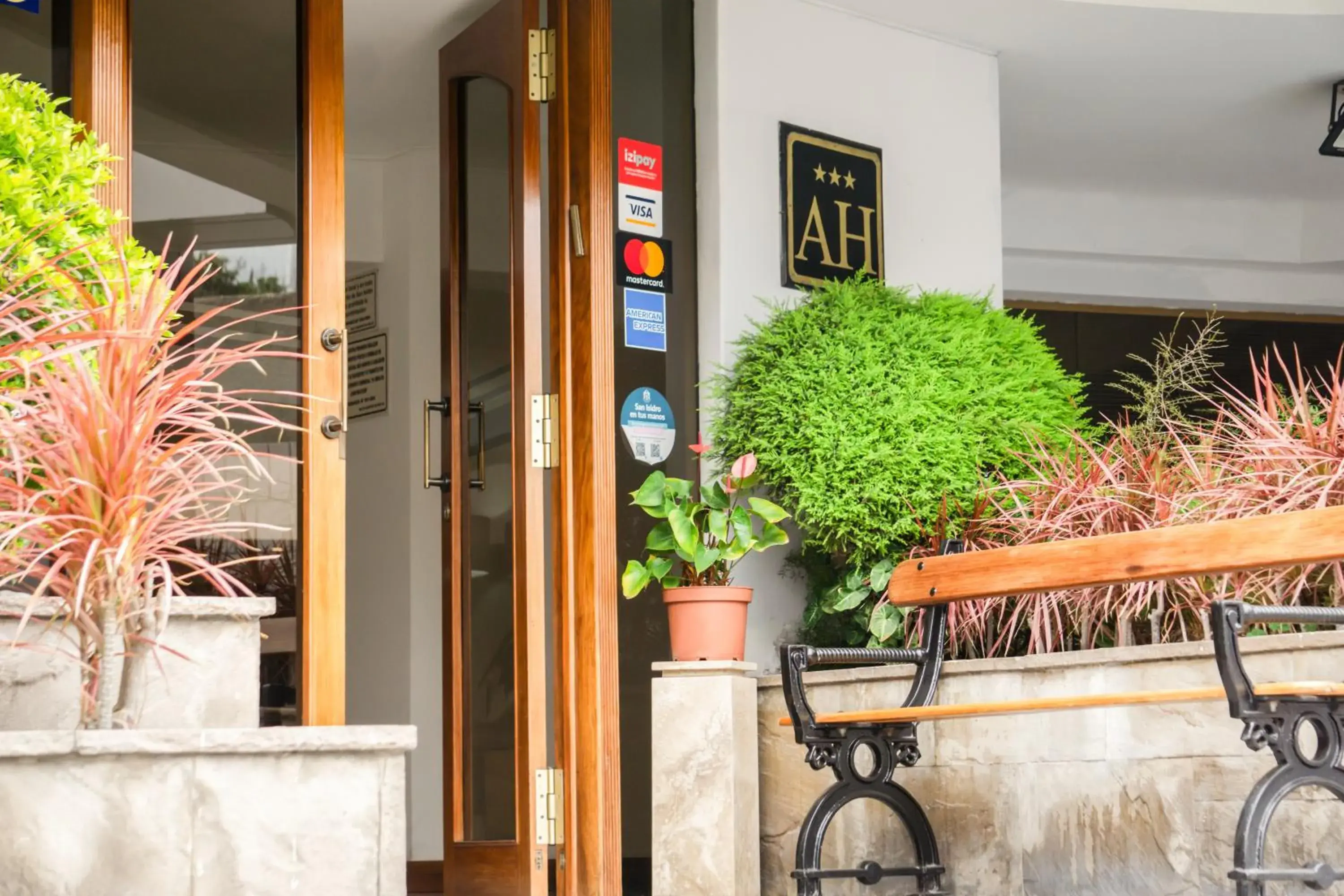 Facade/entrance in Daniel's Apart Hotel Facade/entrance in Daniel's Apart Hotel