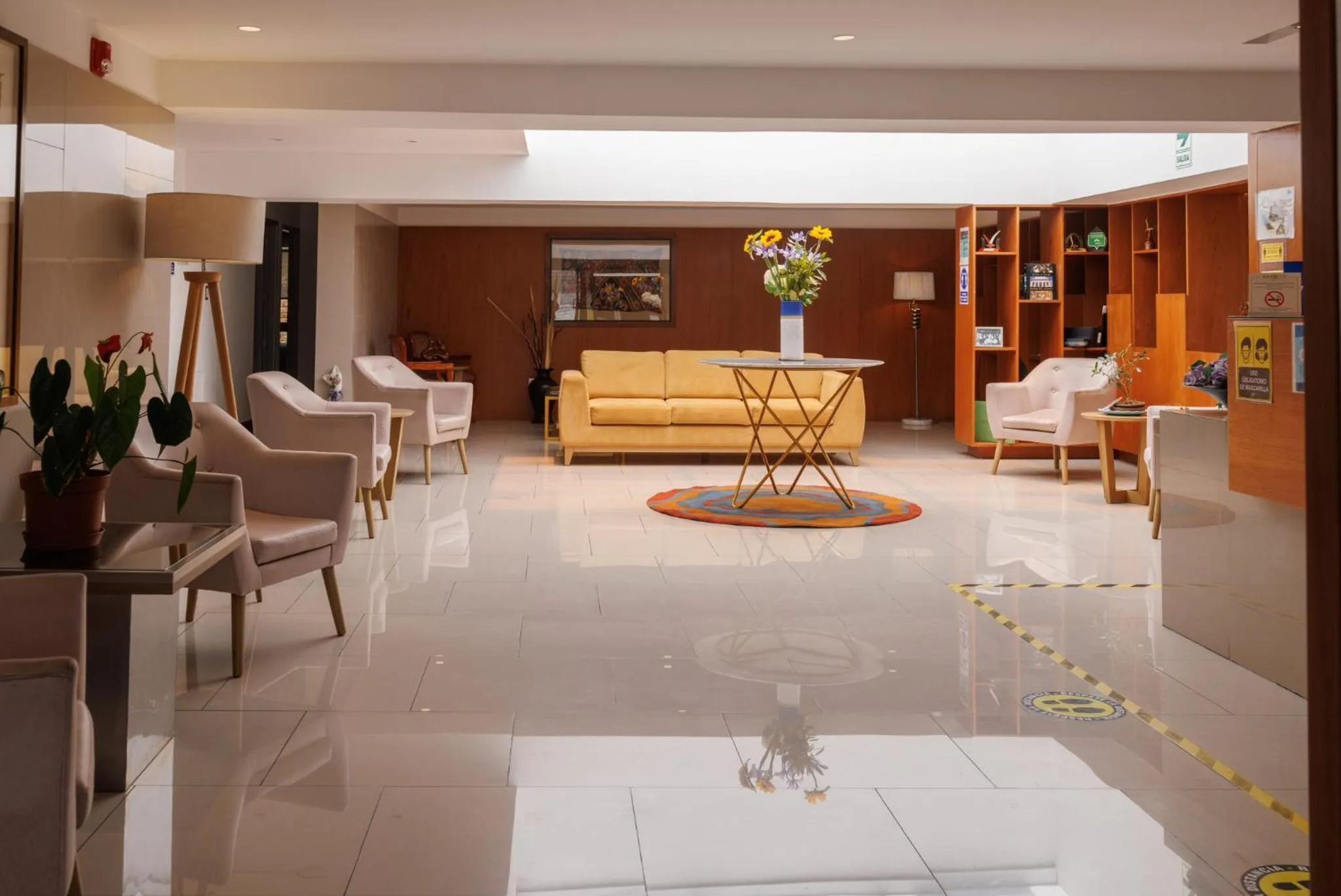 Lobby or reception in Daniel's Apart Hotel