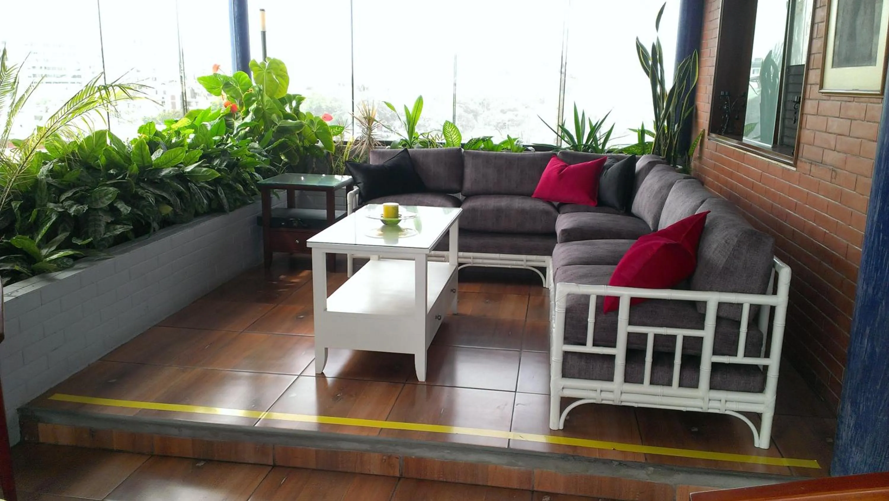 Restaurant/places to eat in Daniel's Apart Hotel