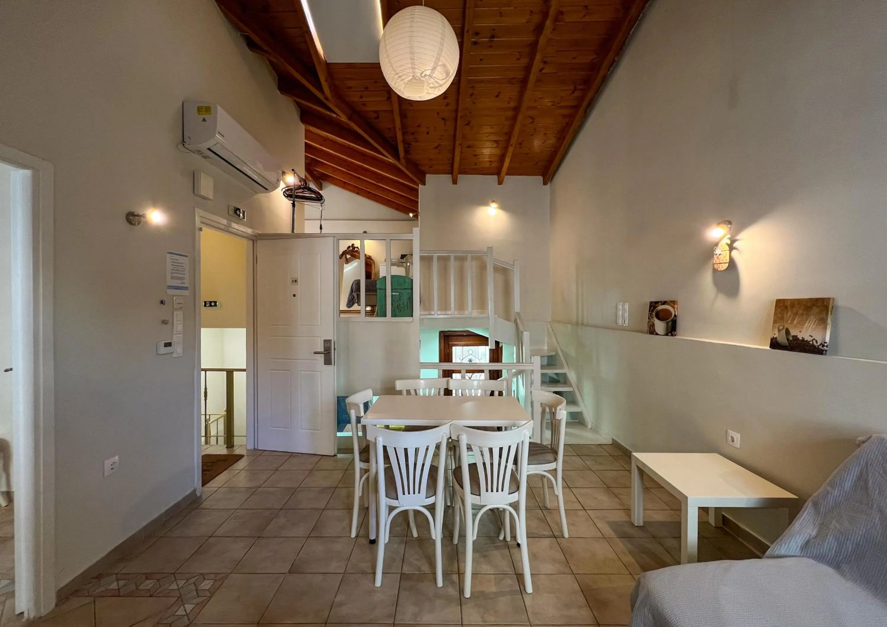 (3B) Two-Bedroom Apartment in Central Apartments in Psiri - Athens