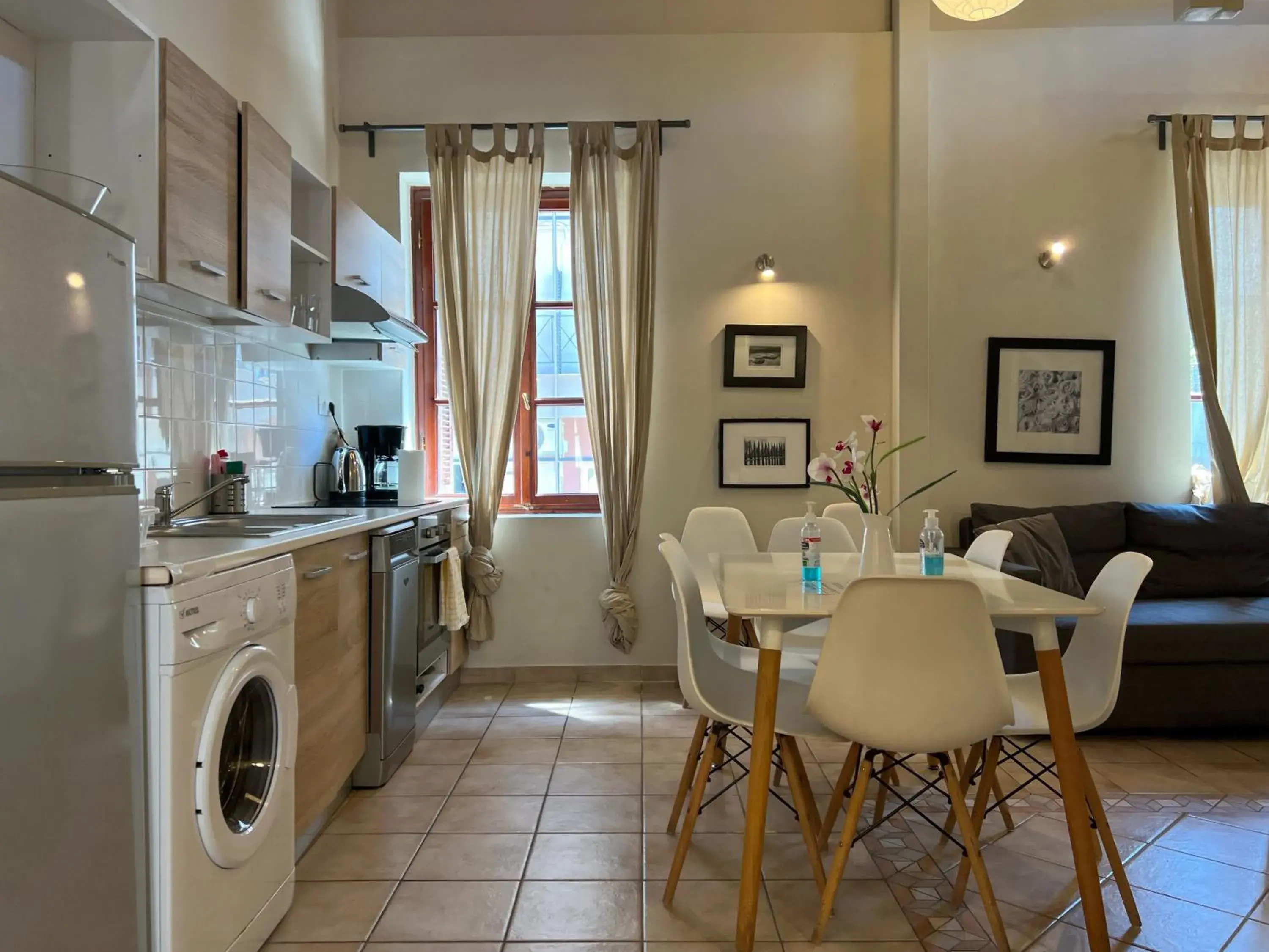 (3A) Three-Bedroom Apartment in Central Apartments in Psiri - Athens (3A) Three-Bedroom Apartment in Central Apartments in Psiri - Athens