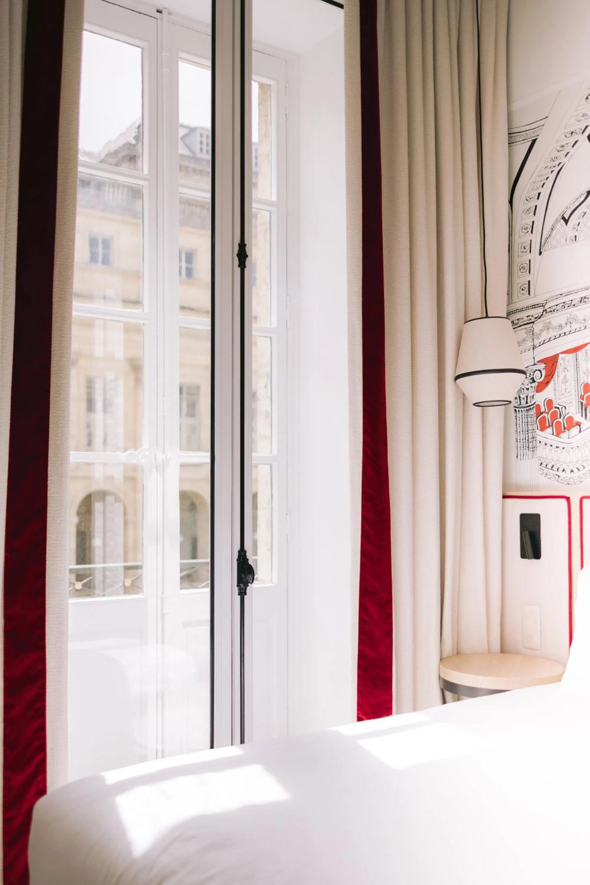 Bedroom, Bed in Hôtel Majestic