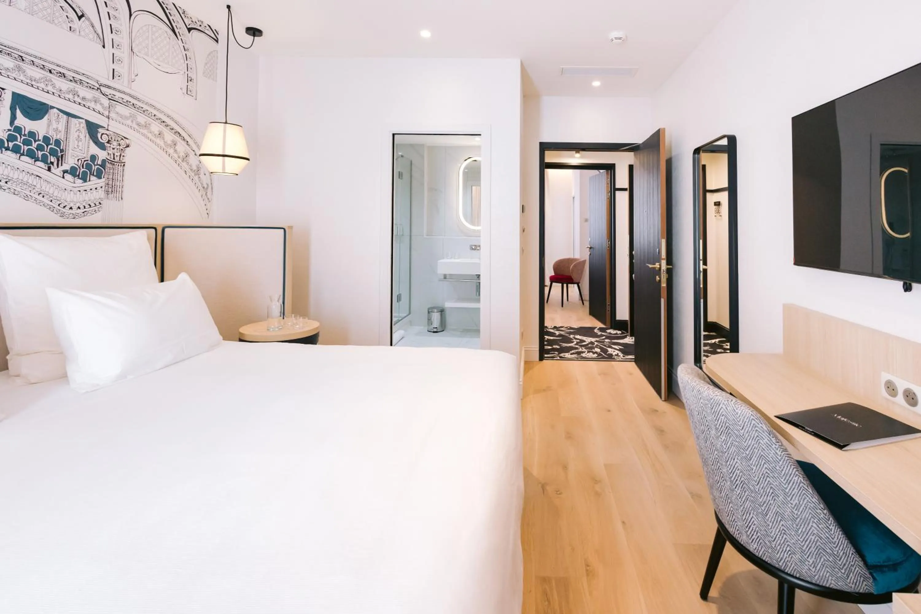 Photo of the whole room, Bed in Hôtel Majestic