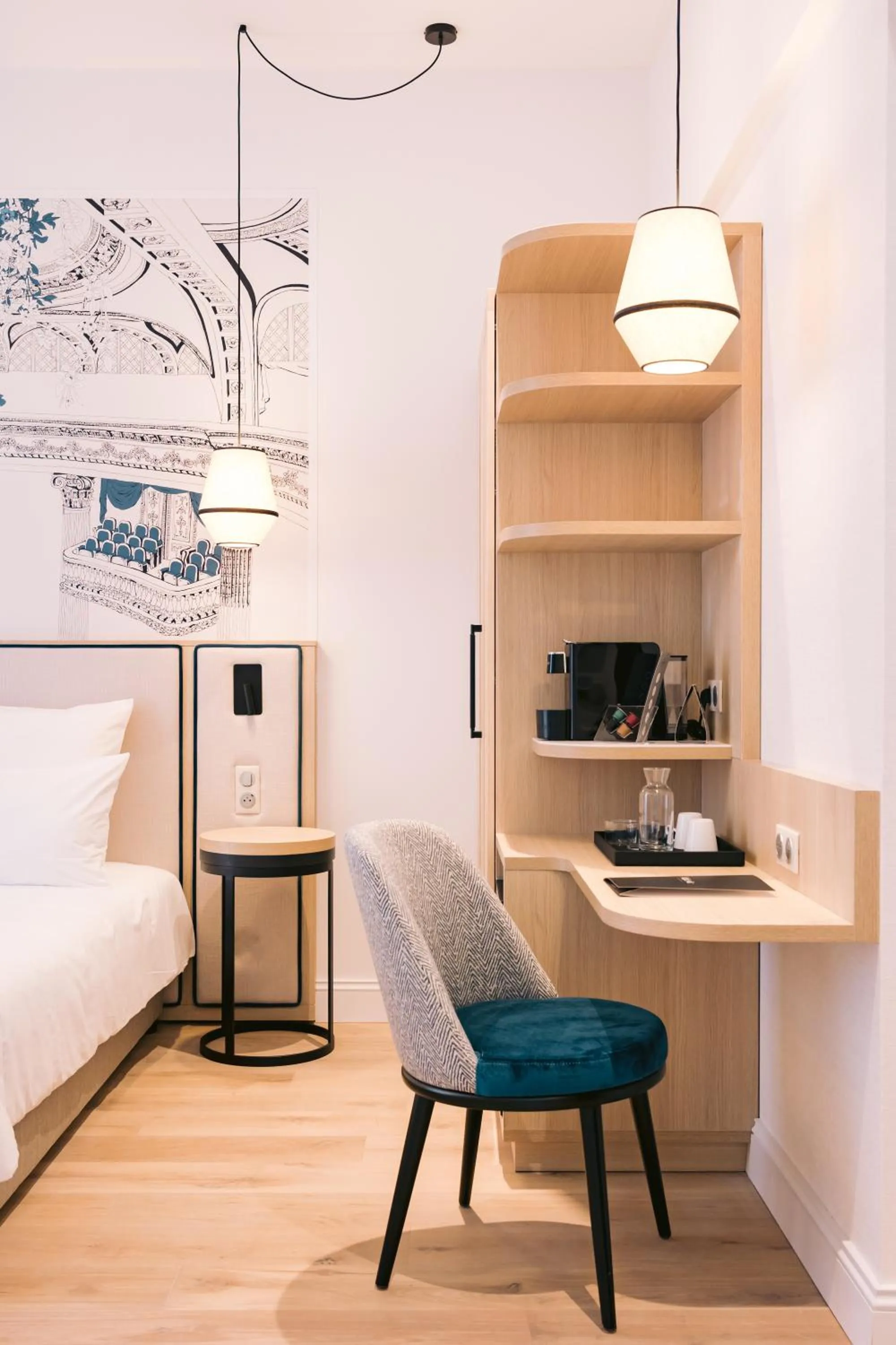 Seating area, Bed in Hôtel Majestic