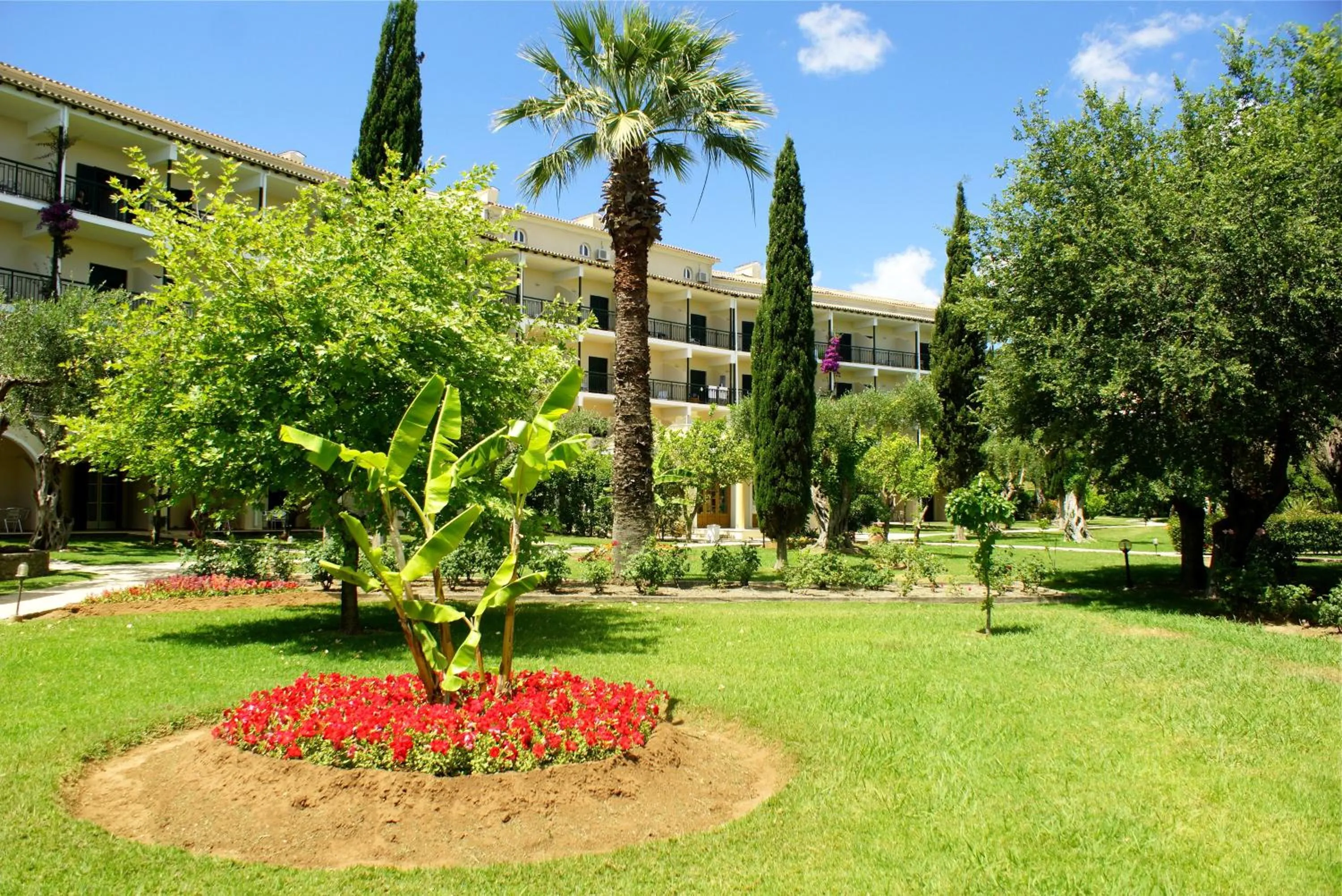 Garden in Delfinia Hotel
