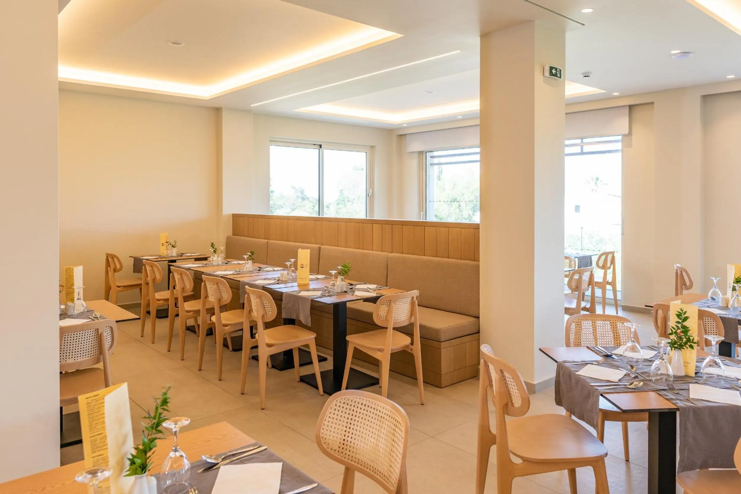 Restaurant/places to eat in Delfinia Hotel