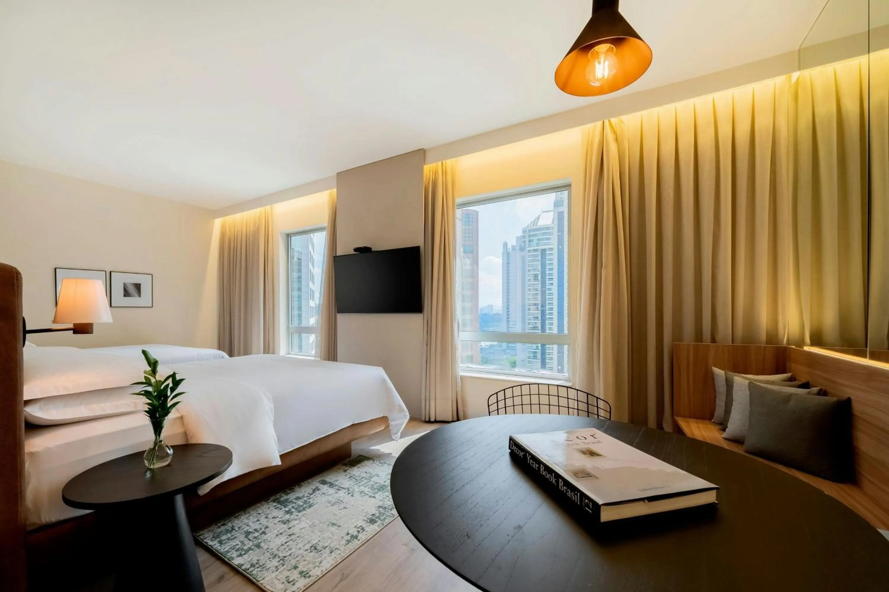 Photo of the whole room, Bed in Sheraton São Paulo WTC Hotel